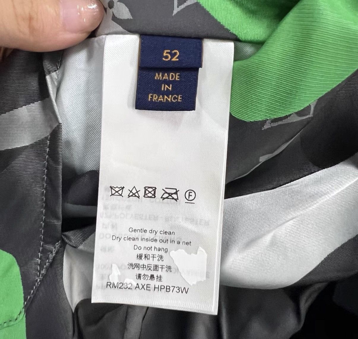 Louis Vuitton Louis Vuitton Camouflage Monogram Zip-Up Jacket J41 Size US L / EU 52-54 / 3 - 3 Thumbnail