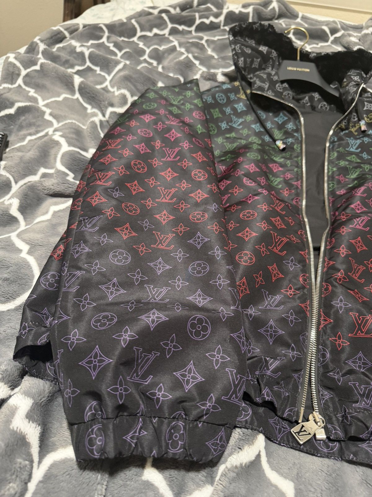 Louis Vuitton Louis Vuitton Monogram Flowers Gradient Printed Windbreaker Size US L / EU 52-54 / 3 - 3 Thumbnail