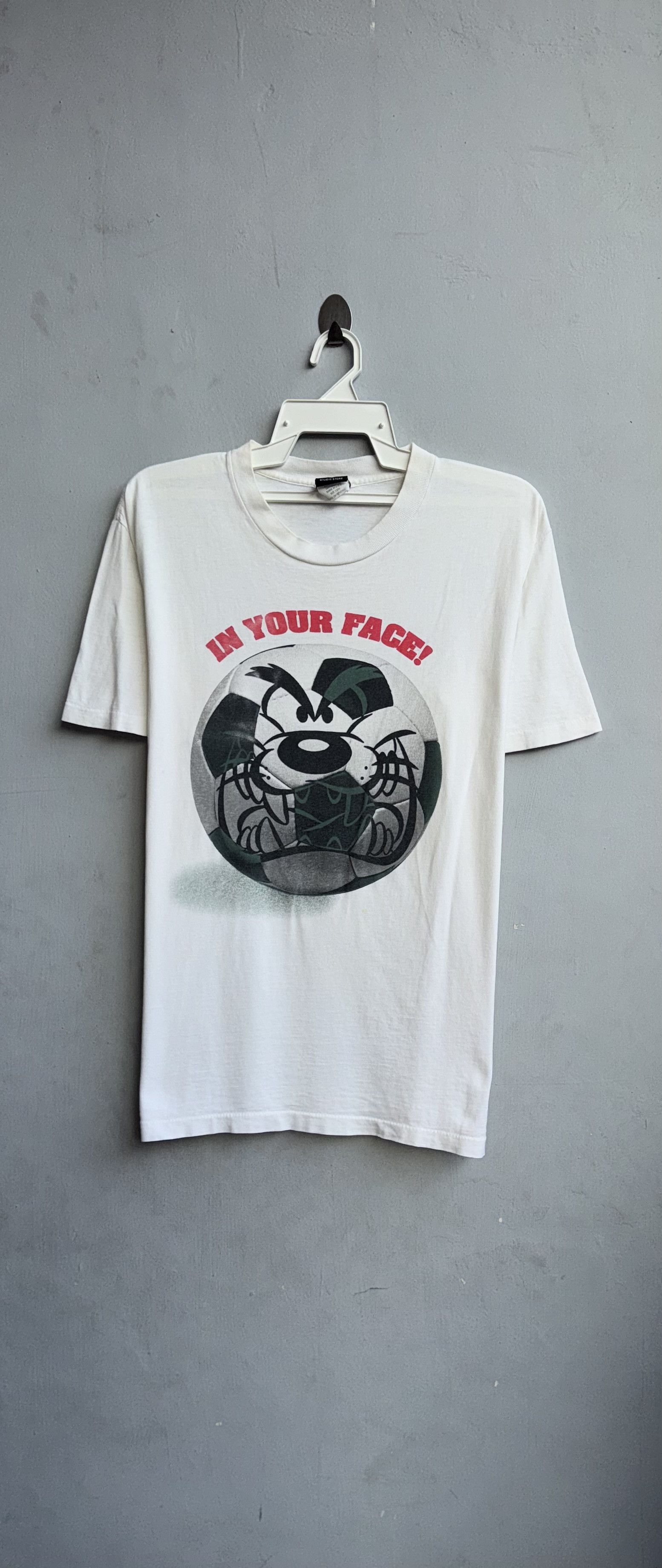 Warner Bros Taz 1997's Devil Soccer Football Vintage T-Shirt Size US L / EU 52-54 / 3 - 1 Thumbnail