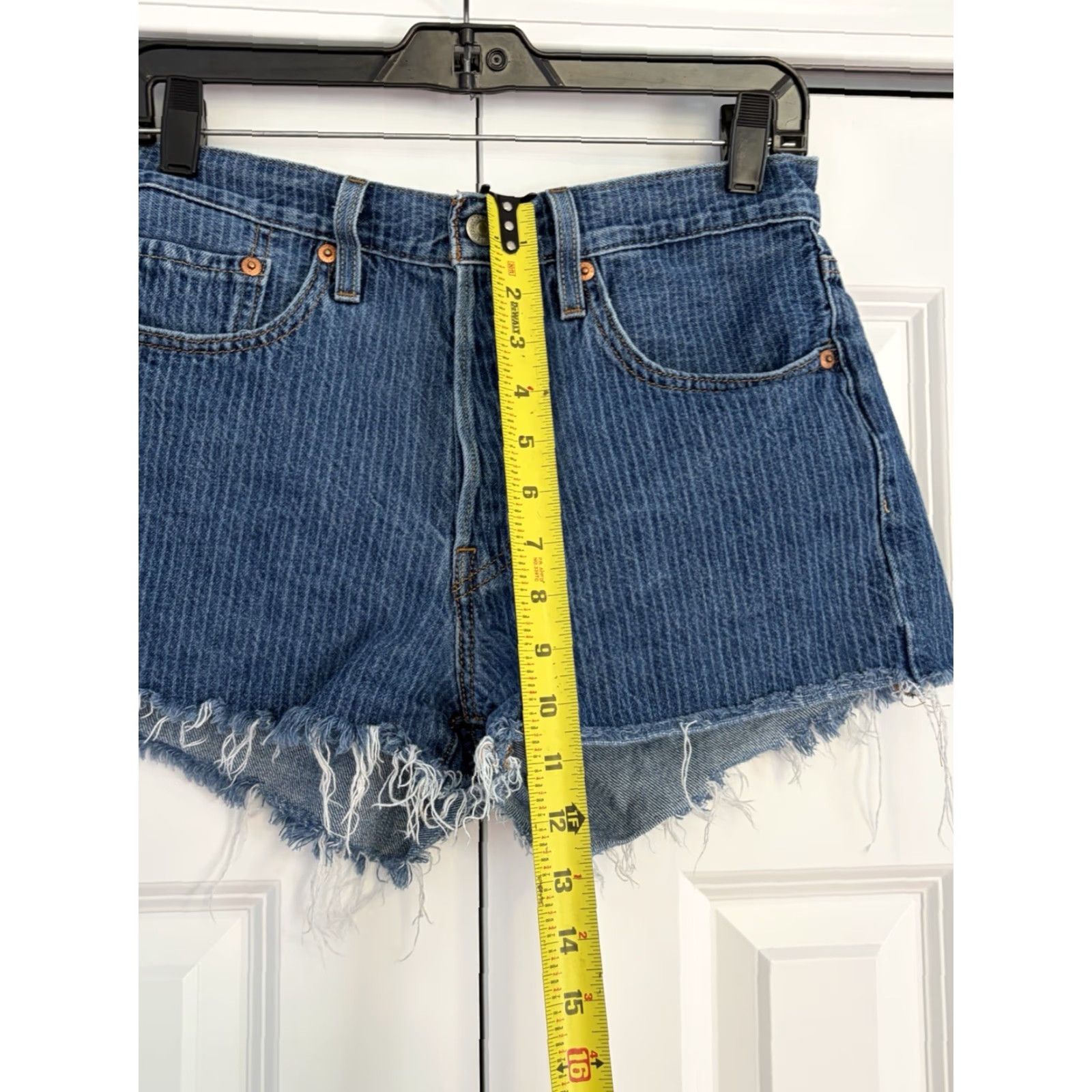 Levi's Levi's 501 Button Fly Jean Shorts Blue Denim Women's 26 Regular 5-Pocket Cowgirl Button Size 26" / US 2 / IT 38 - 4 Thumbnail