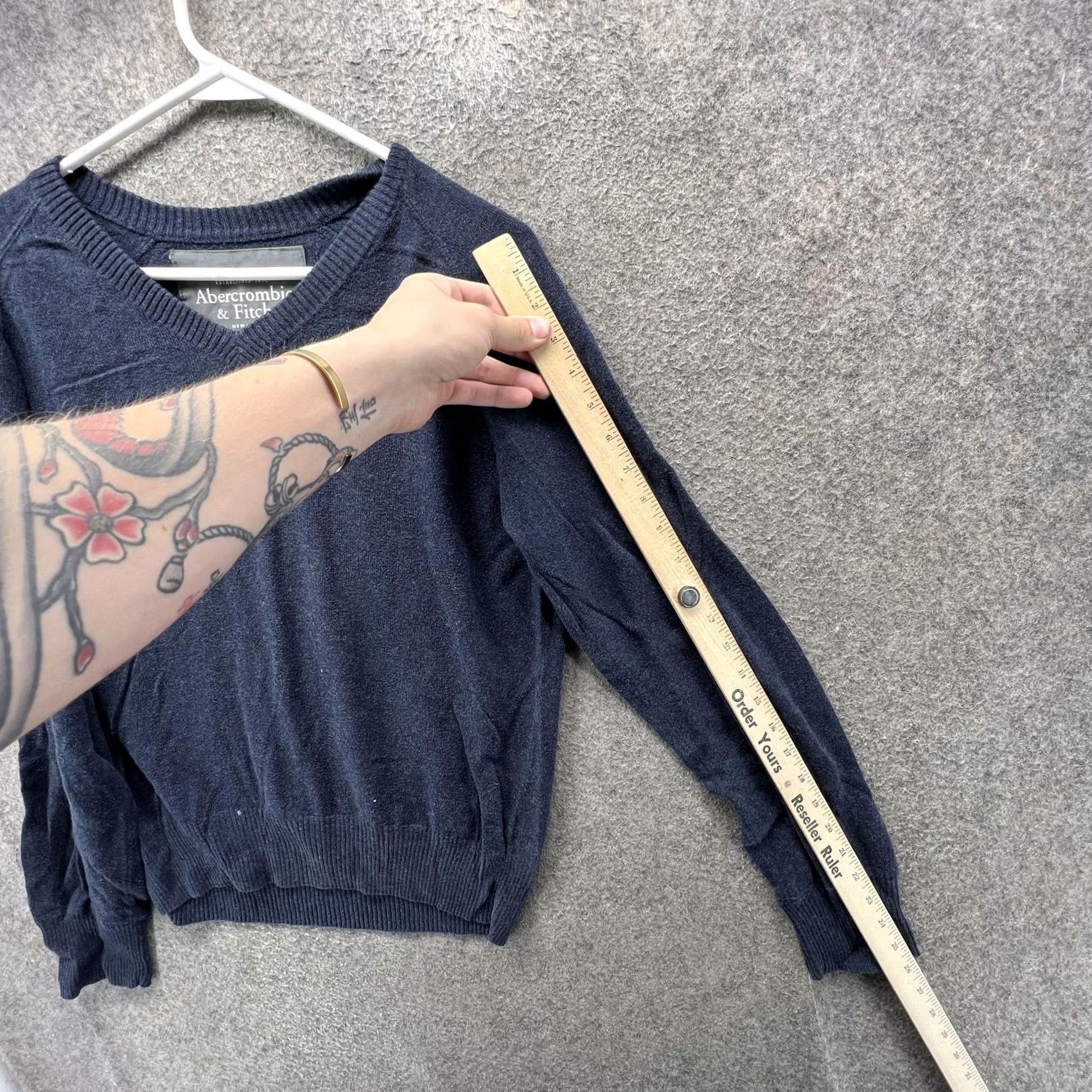 Abercrombie & Fitch Abercrombie & Fitch Sweater Mens Small Blue Cotton V-Neck Pullover Moose Logo Size US S / EU 44-46 / 1 - 3 Thumbnail