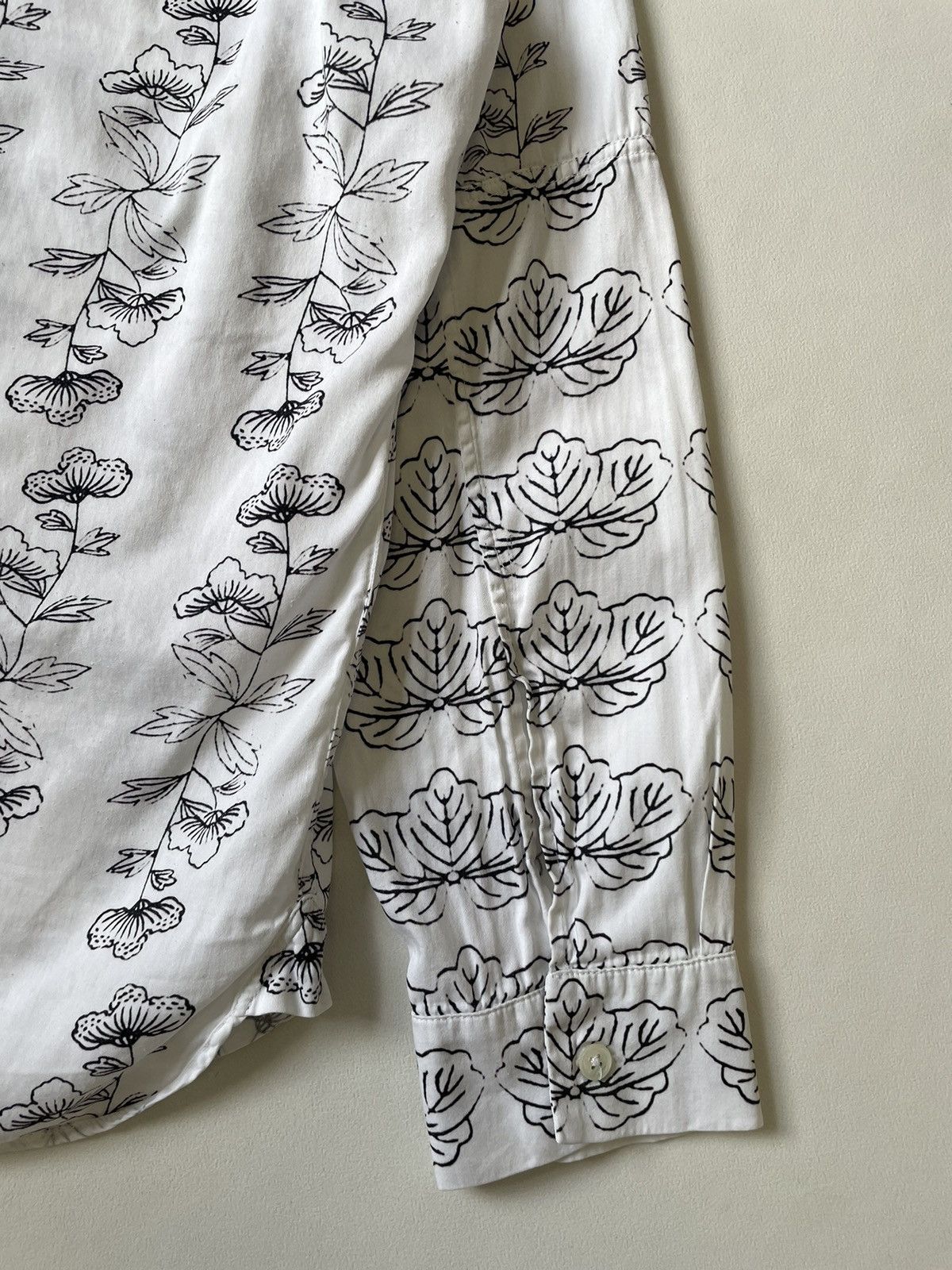 Ann Demeulemeester White Cotton Shirt With Black Flower Print Size US L / EU 52-54 / 3 - 15 Thumbnail