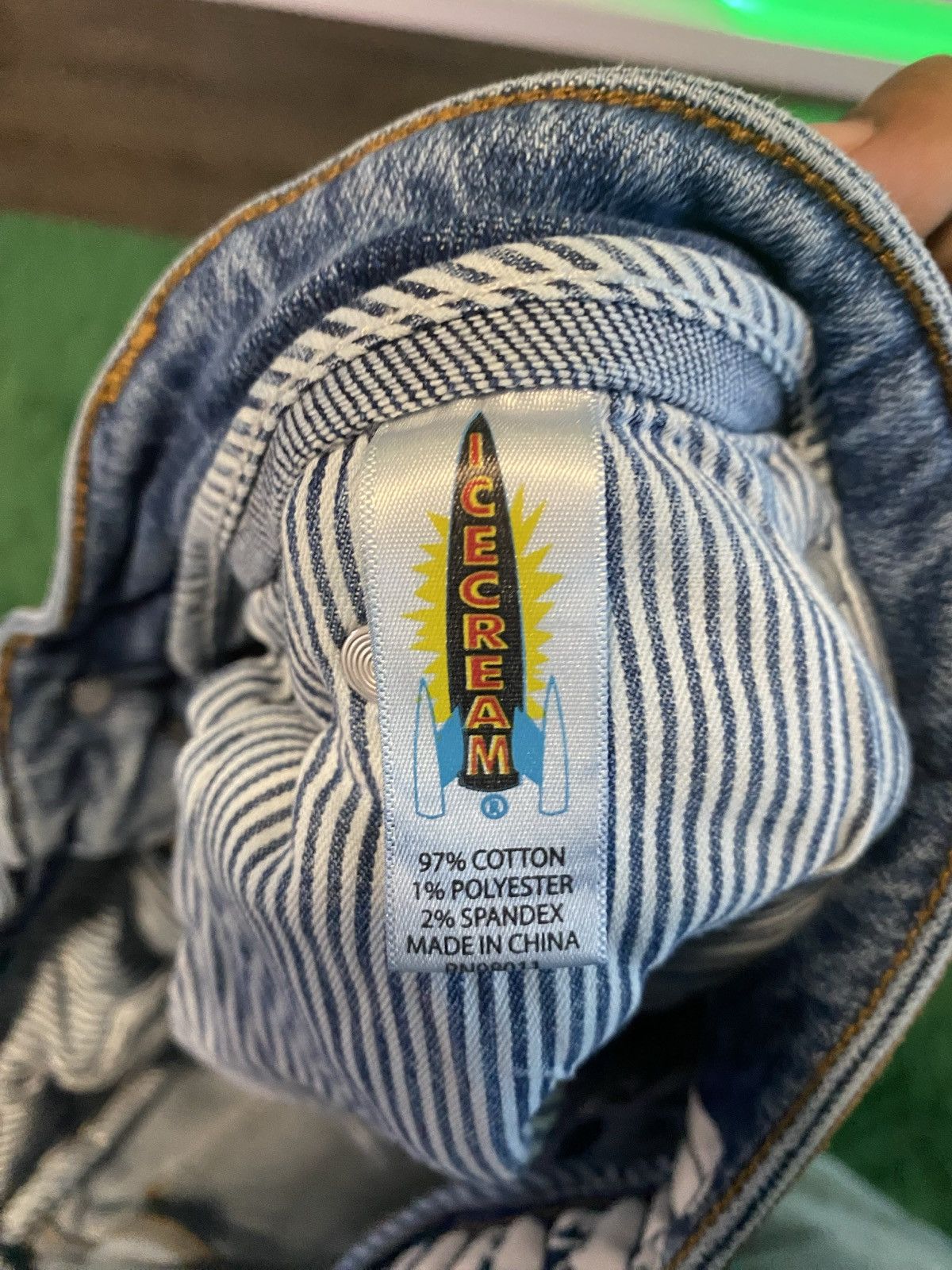 Icecream ICECREAM “Running Dog” Front Print Jeans Medium Blue Size 30 Size US 30 / EU 46 - 4 Thumbnail
