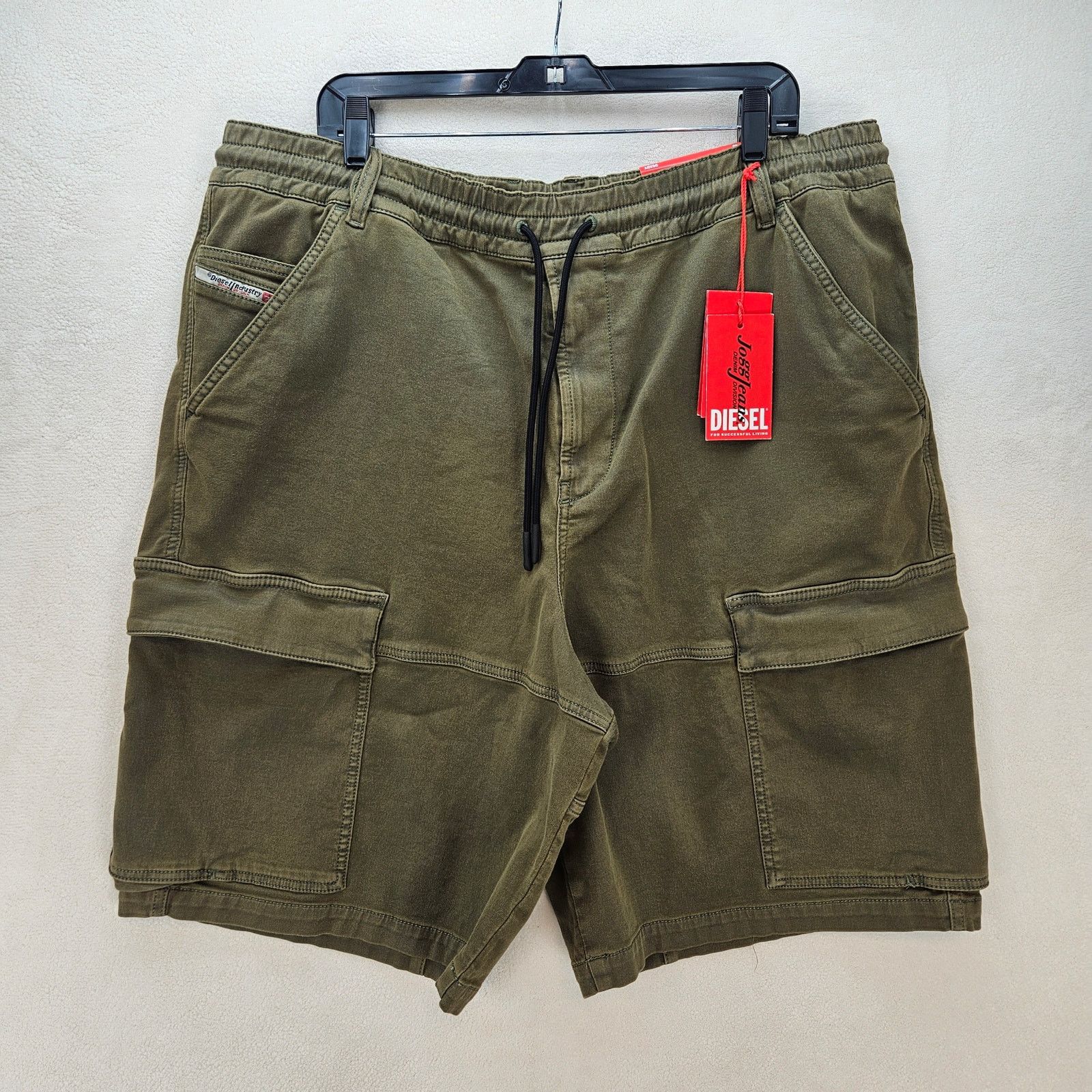 Diesel DIESEL MEN'S 40 D-KROOLEY CARGO SHORTS MILITARY GREEN $325 Size US 40 / EU 56 - 1 Thumbnail