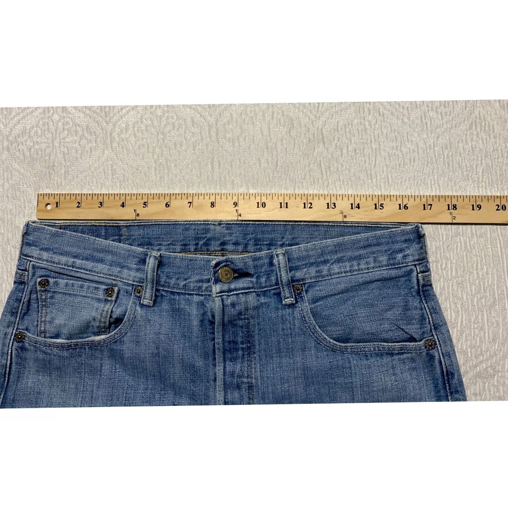 Levi's Levis 501 Original Fit Jeans 33x34 Light Blue Button Fly Straight Denim 5-Pocket Mens Regular Size US 33 - 4 Thumbnail