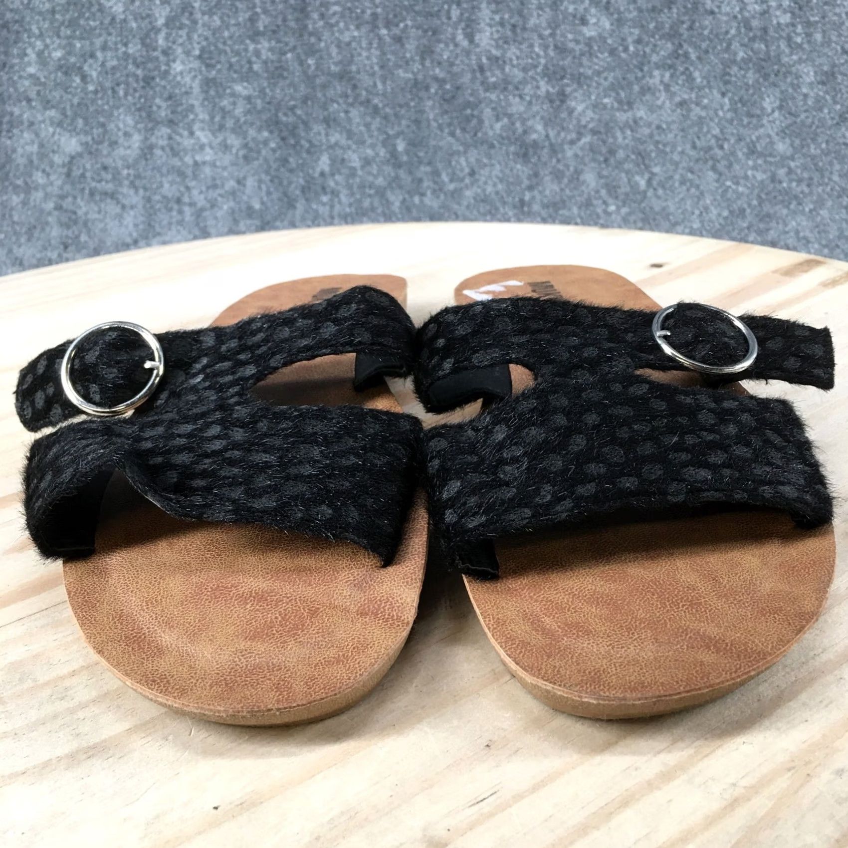 Vintage Muk Luks About You Sandals Womens 9 Casual Slip On Flats Slide Black Fabric Shoes Womens Footwear Slide Size US 9 / IT 39 - 7 Thumbnail