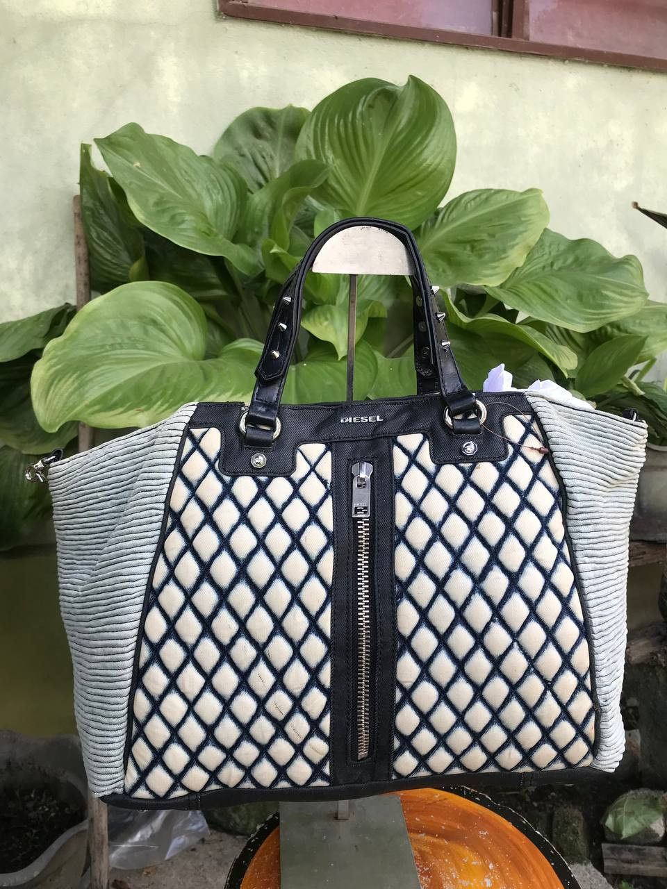 バッグ DIESEL - studs leather hand bag Diesel // Black & Silver Leather Stud Bag – VSP Consignment