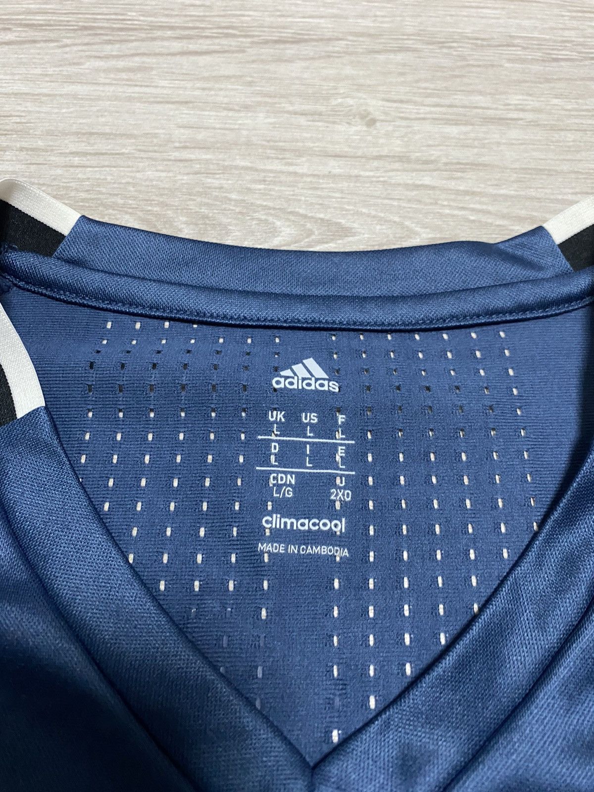 Adidas Adidas Manchester United Jersry training 2016 away size M-L Size US M / EU 48-50 / 2 - 5 Thumbnail