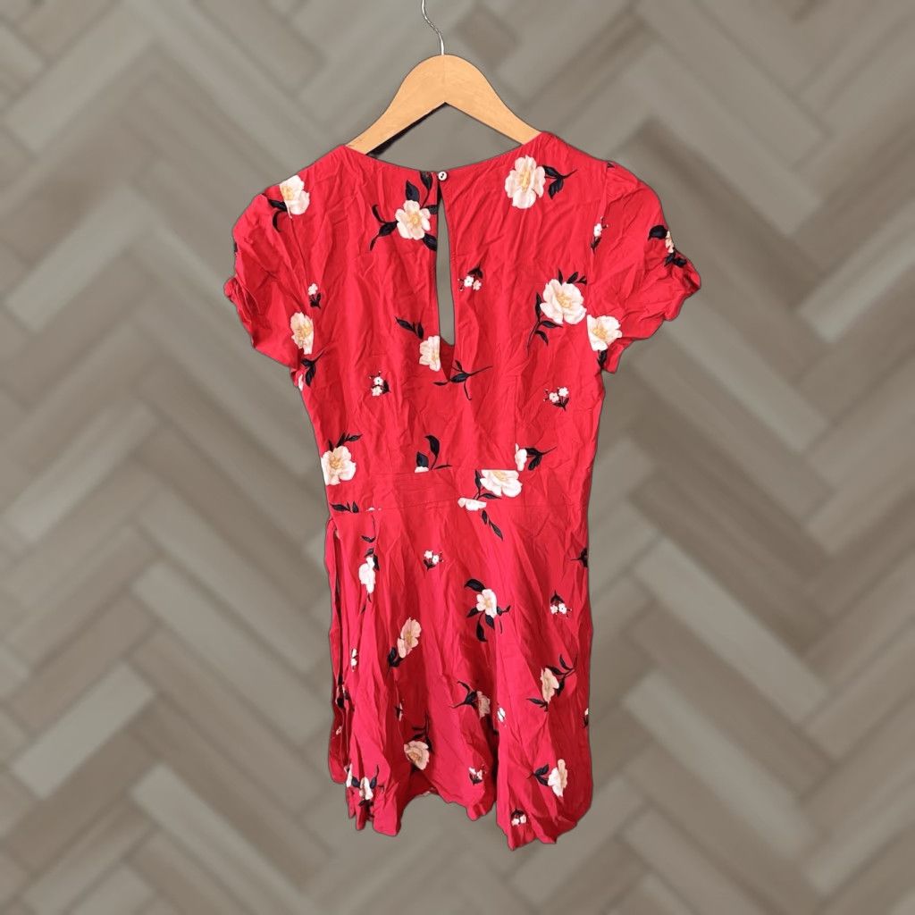 Abercrombie & Fitch Abercrombie & Fitch Womens Red Floral Pattern Short Sleeve Jumpsuit S Size Red One-Piece Womens Jump suit Floral Short Sleeve Jumpsuit 90s? Size 28" / US 6 / IT 42 - 1 Thumbnail