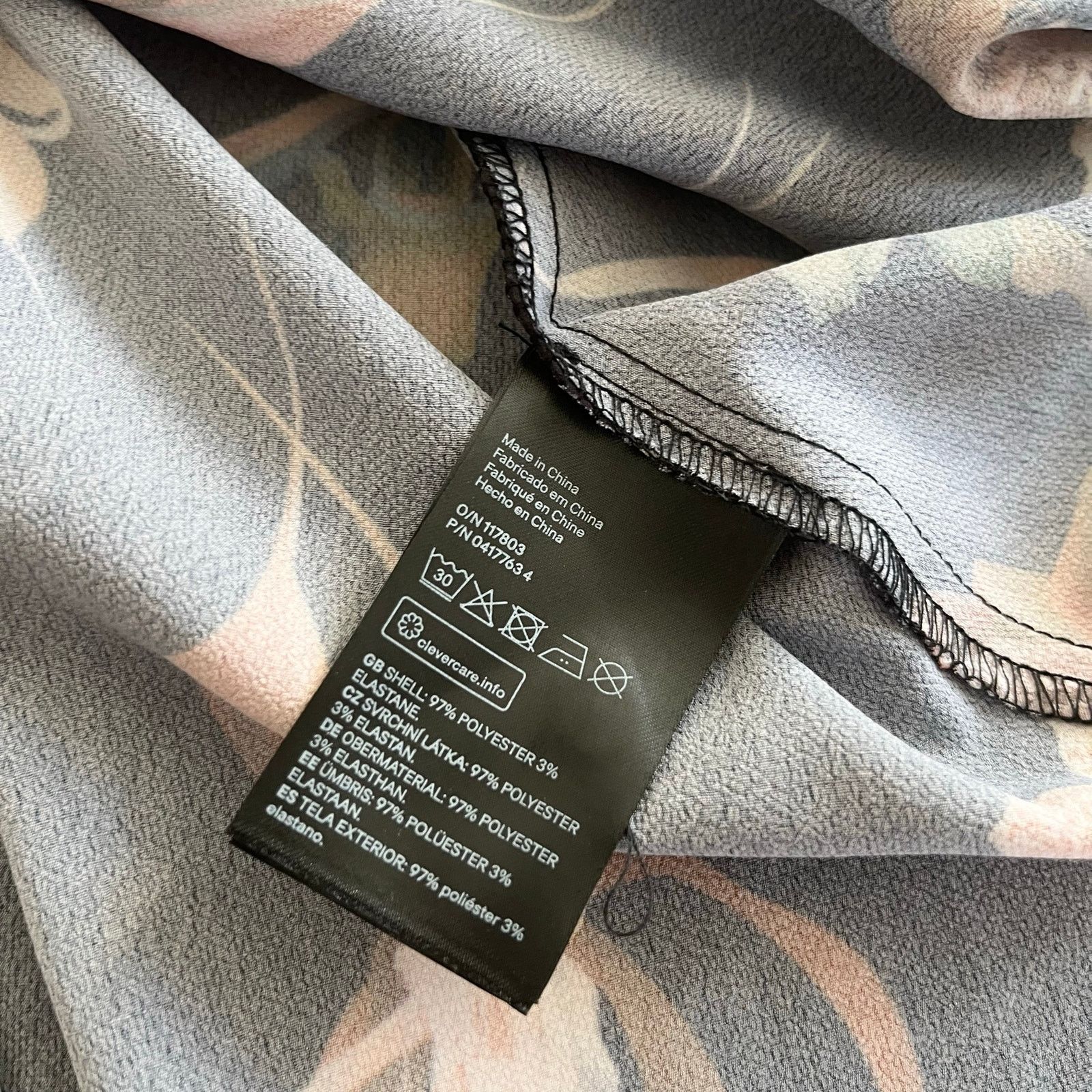 H&M H&M Black Floral Midi Dress Open Back Long Sleeve Flowy Size XS / US 0-2 / IT 36-38 - 9 Thumbnail
