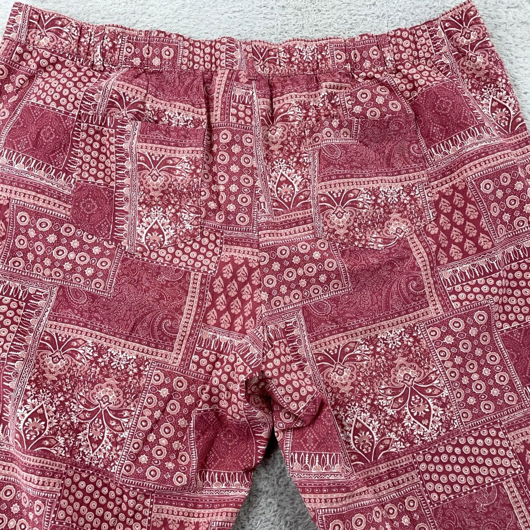 Vintage Joan Rivers Cropped Capri Pants Womens 2X Elastic Waist Pink Paisley Patchwork Print Casual Capris Leg Style: Straight Size 40" / US 18 - 3 Thumbnail