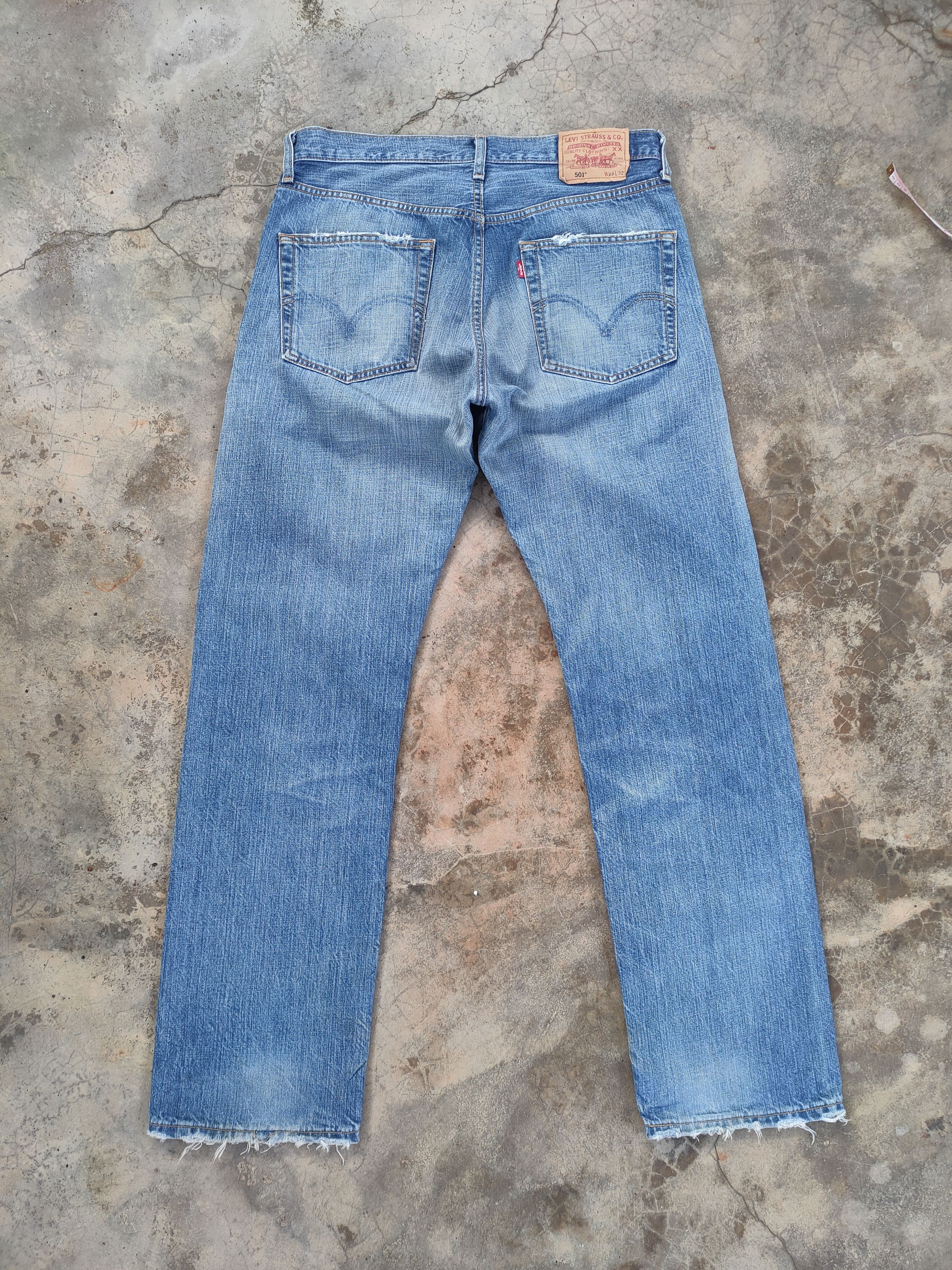 Levi's Vintage Clothing VINTAGE LEVI'S 501 FADED DISTRESSED DENIM JEAN PANTS Size US 33 - 9 Thumbnail