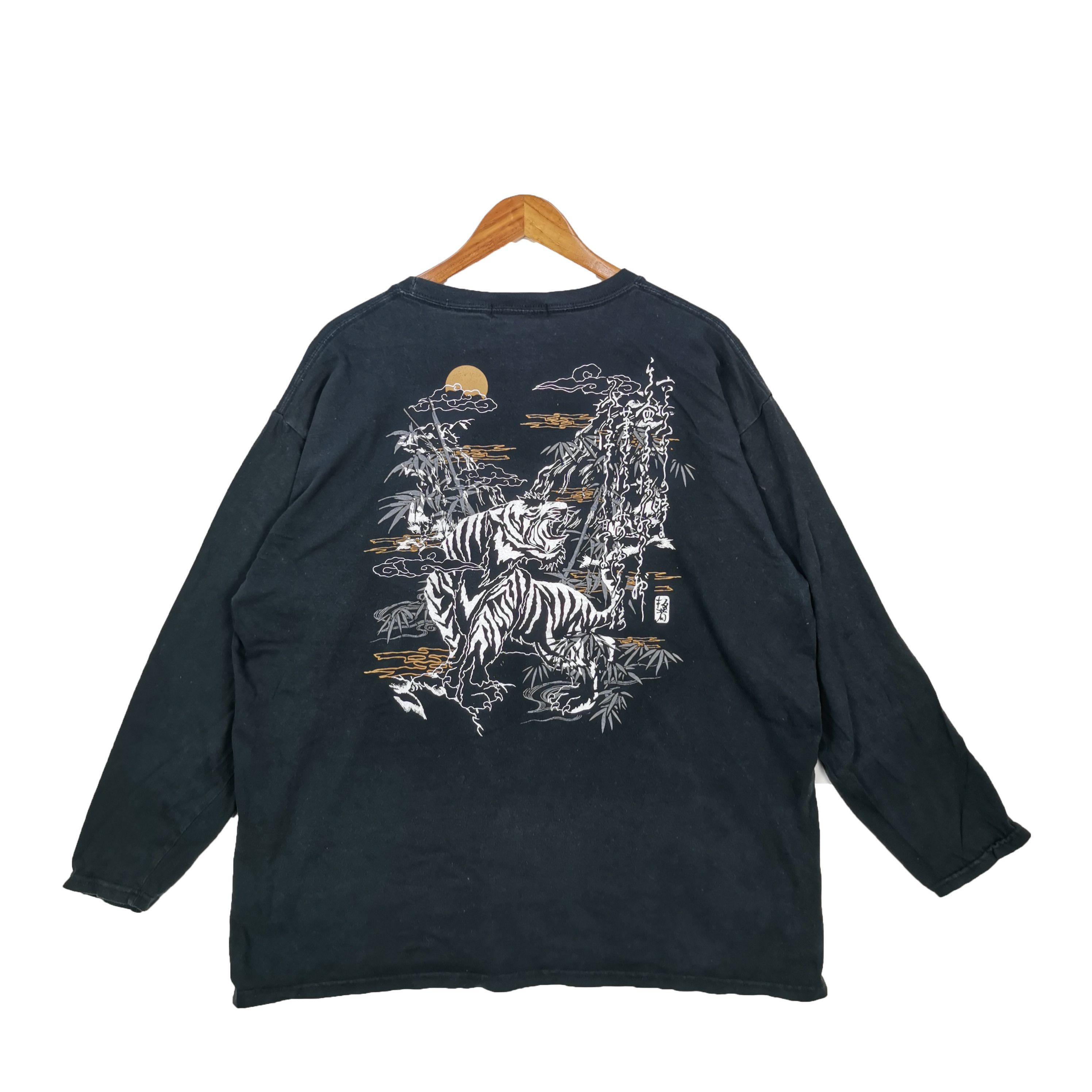 Japanese Brand Vintage Japanese Tiger Sukajan T-Shirt Japan Motive Tees Size US XL / EU 56 / 4 - 2 Thumbnail