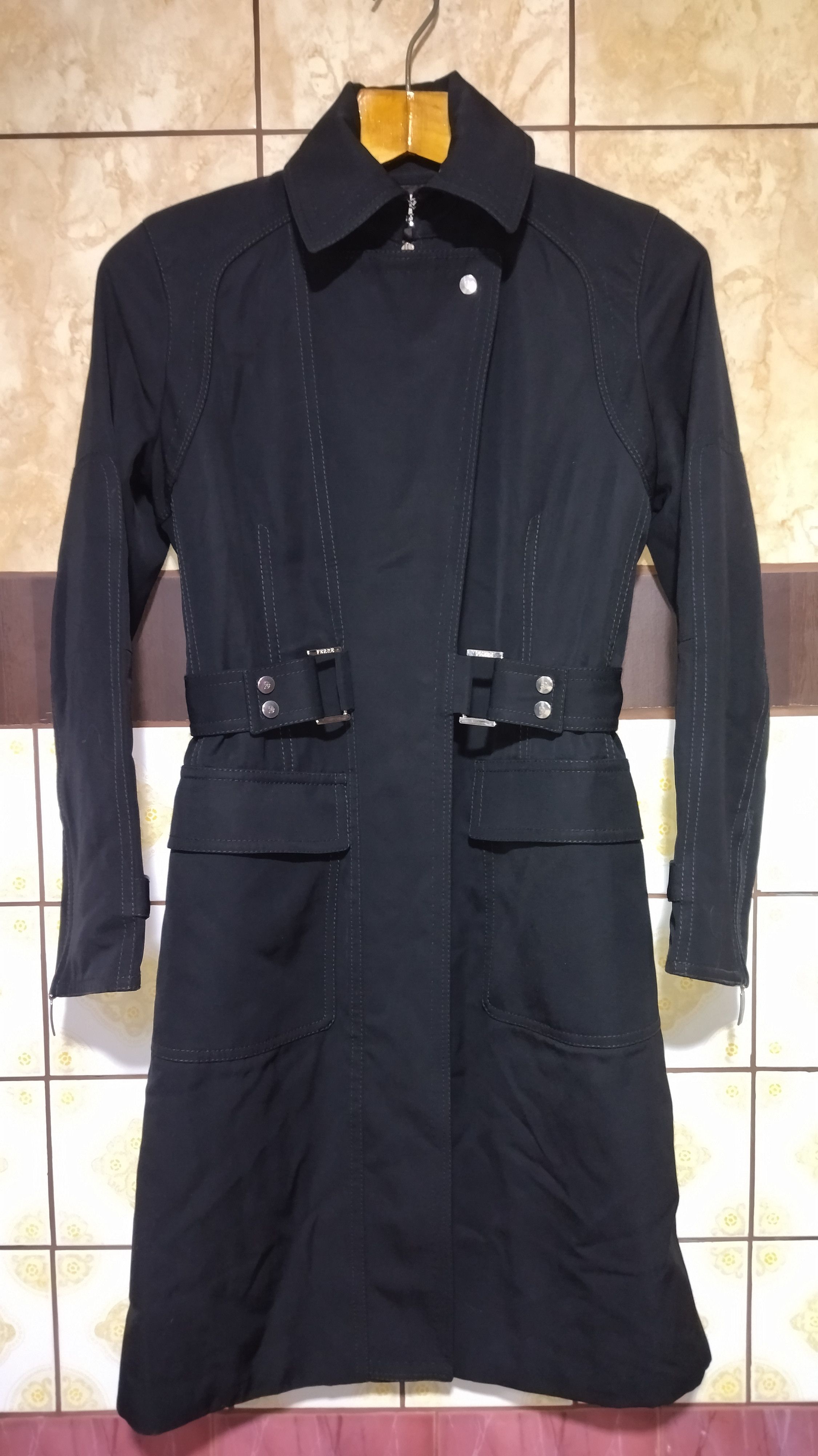 Gianfranco Ferre Vintage Excellent 👍👍 White Gianfranco Ferre womens coat Size M / US 6-8 / IT 42-44 - 1 Thumbnail