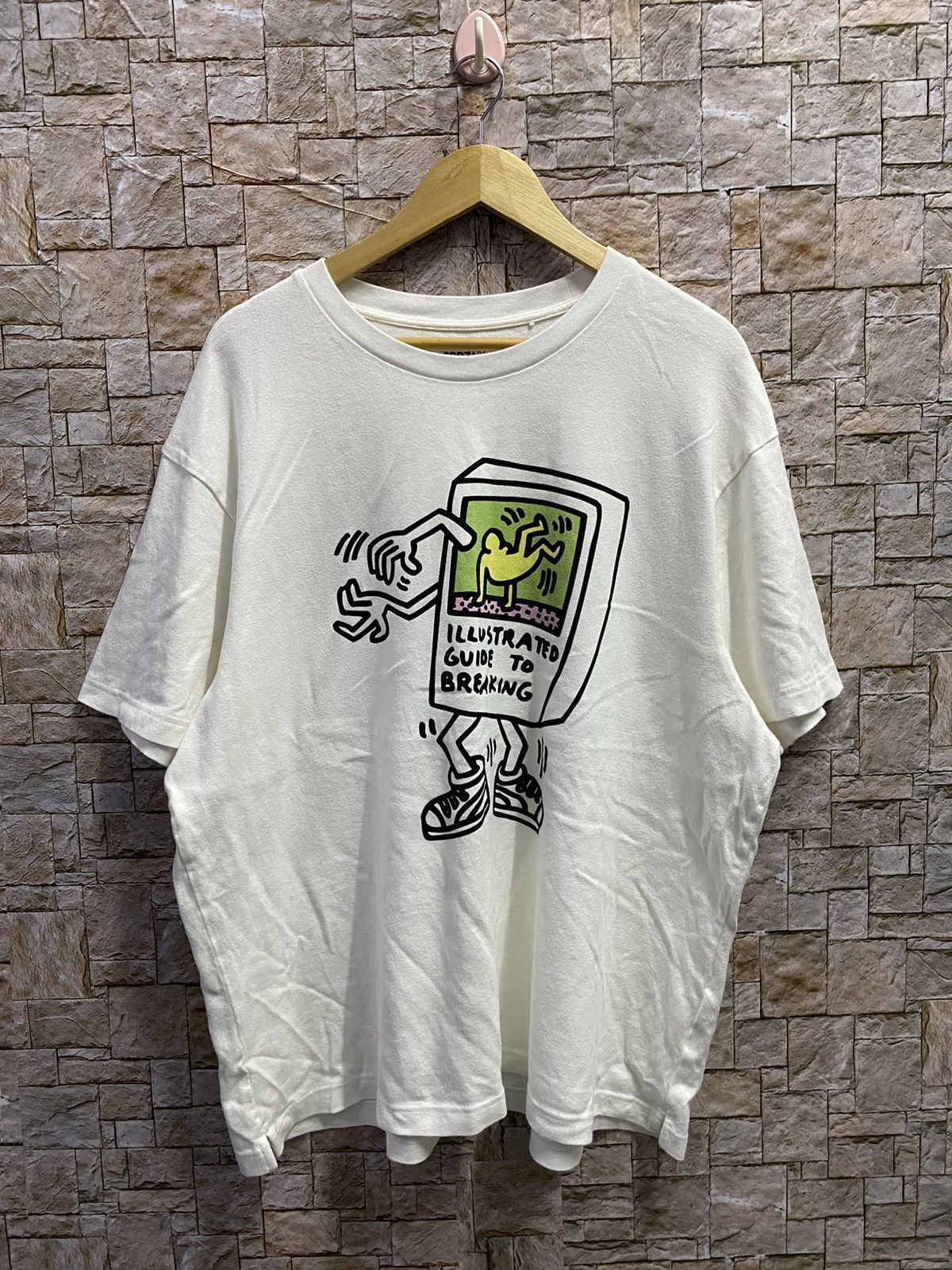 Keith Haring × Uniqlo KEITH HARING ILLUSTRATED GUIDE TO BREAKING WHITE TEE Size US XXL / EU 58 / 5 - 1 Thumbnail