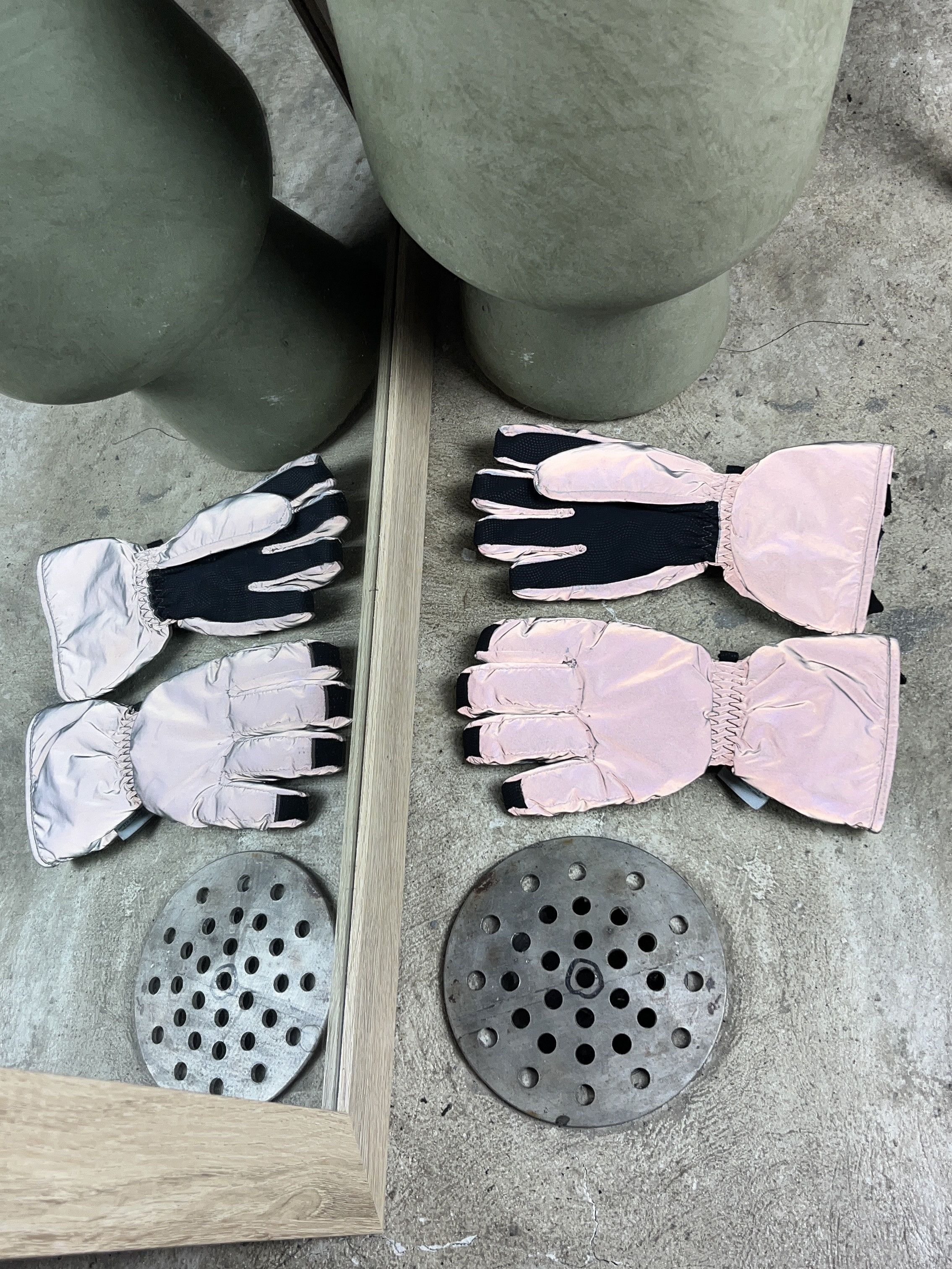 Other GREY THINSULATE QUILTED SKI GLOVES - № 4521 Size ONE SIZE - 4 Thumbnail