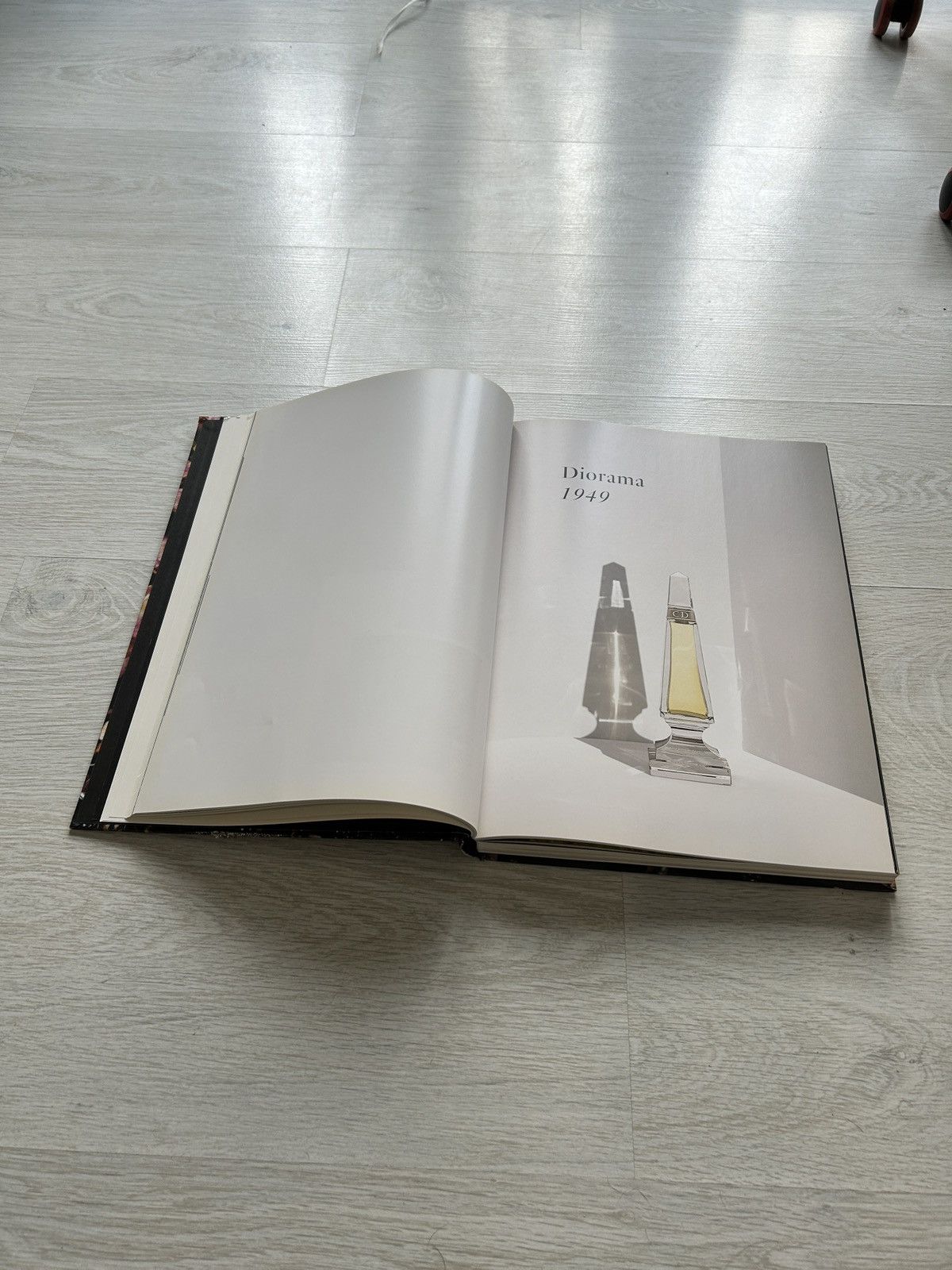Dior Dior “The Perfumes” Book Size ONE SIZE - 6 Thumbnail