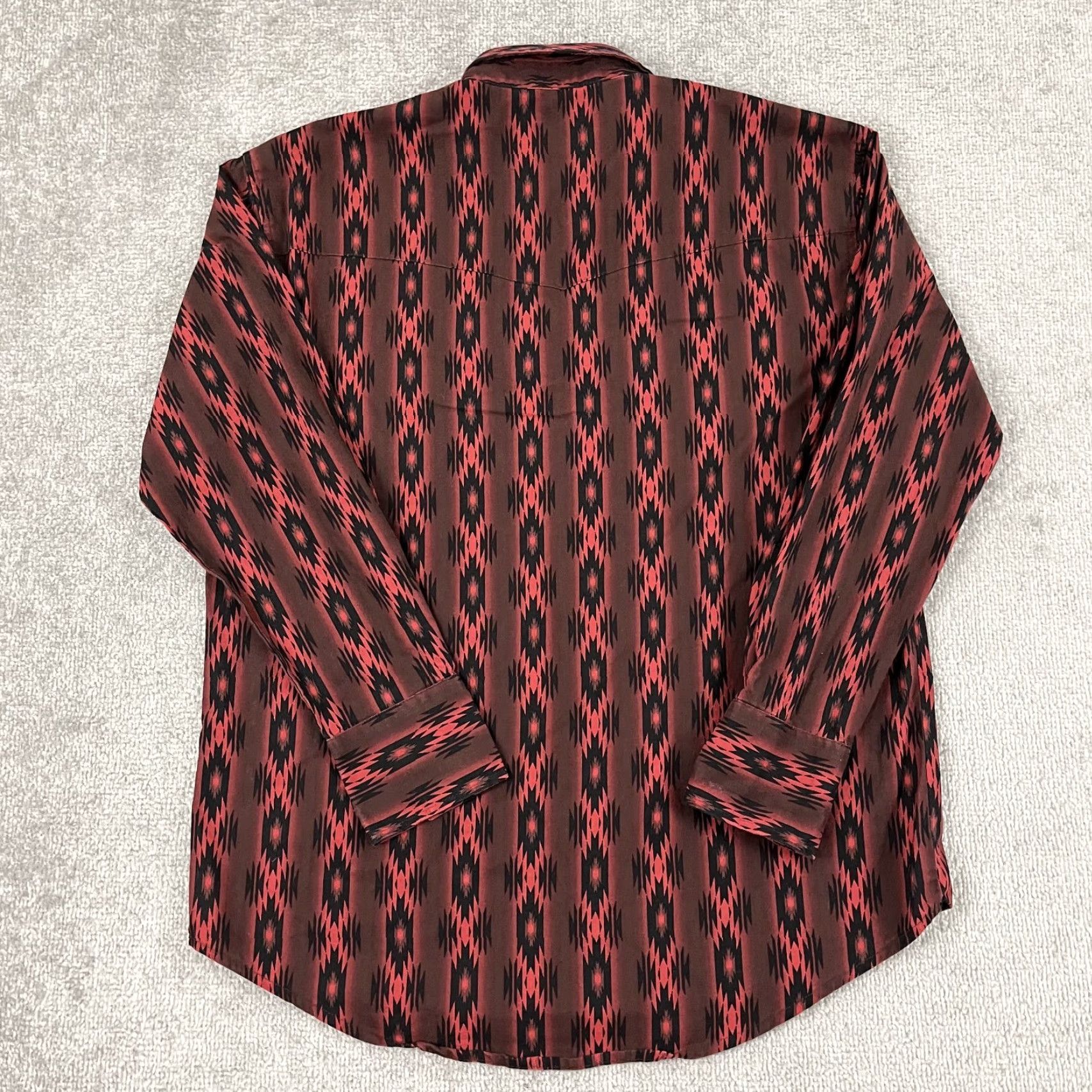 Wrangler VINTAGE Wrangler Western Shirt Mens Large Red Southwestern Geometric Pearl Snap Rockabilly Shirt Mens L Red Geometric Western Rockabilly Mens L Red Size US L / EU 52-54 / 3 - 6 Thumbnail