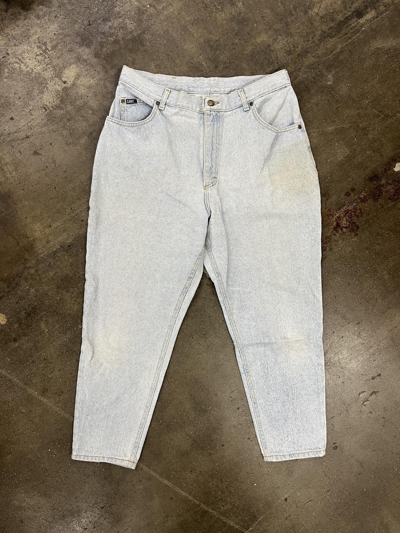 Vintage 1980's Lee Tapered Fit Lightwash Jeans (Small Tan Tag) Size US 30 / EU 46 - 1 Thumbnail