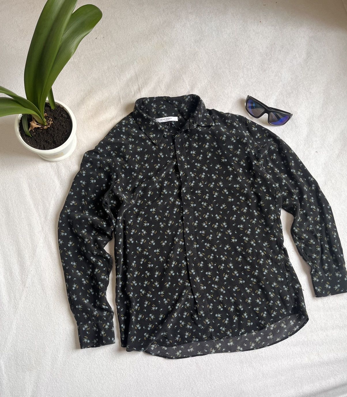 Givenchy Women's Givenchy Button-Up Shirt Size L / US 10 / IT 46 - 1 Thumbnail