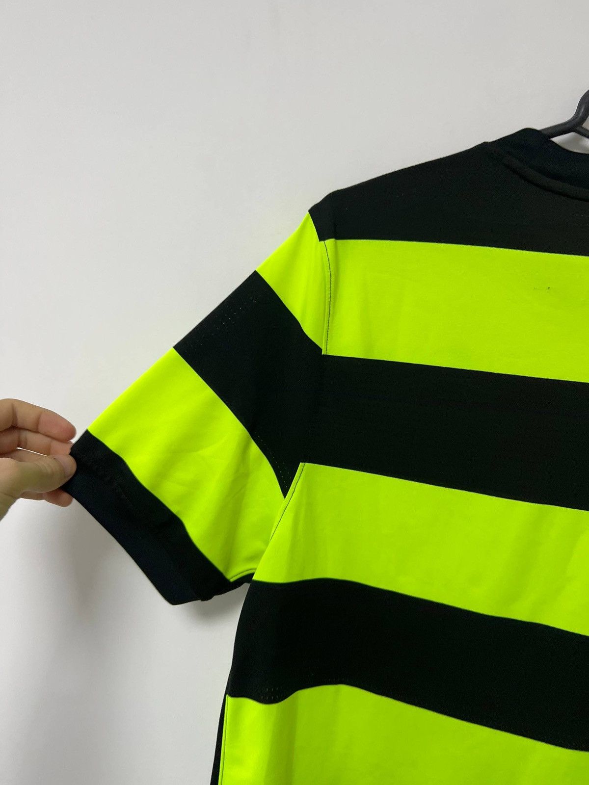 Nike Vintage Celtic 2009-2010Football Shirt Scotland Nike sz M Size US M / EU 48-50 / 2 - 17 Thumbnail