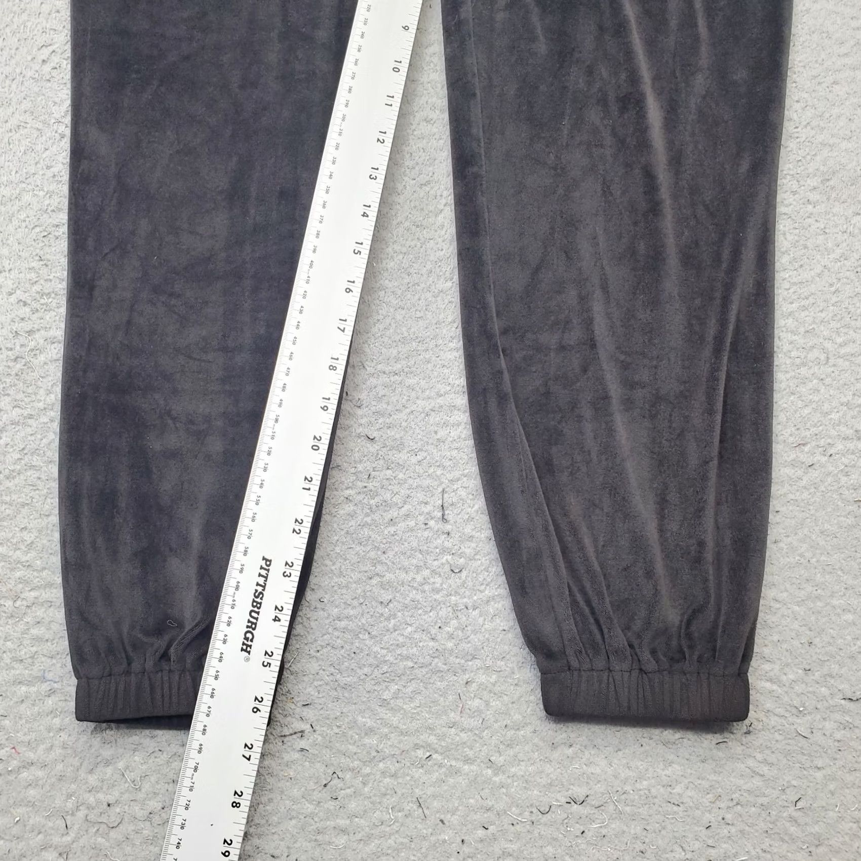 Gap Gap Velour Pants Women M Black Athletic Drawstring Tapered Leg Pockets Lined Sweatpants Regular Inseam 26.25" Size: Womens Size M Size 32" / US 10 / IT 46 - 4 Thumbnail