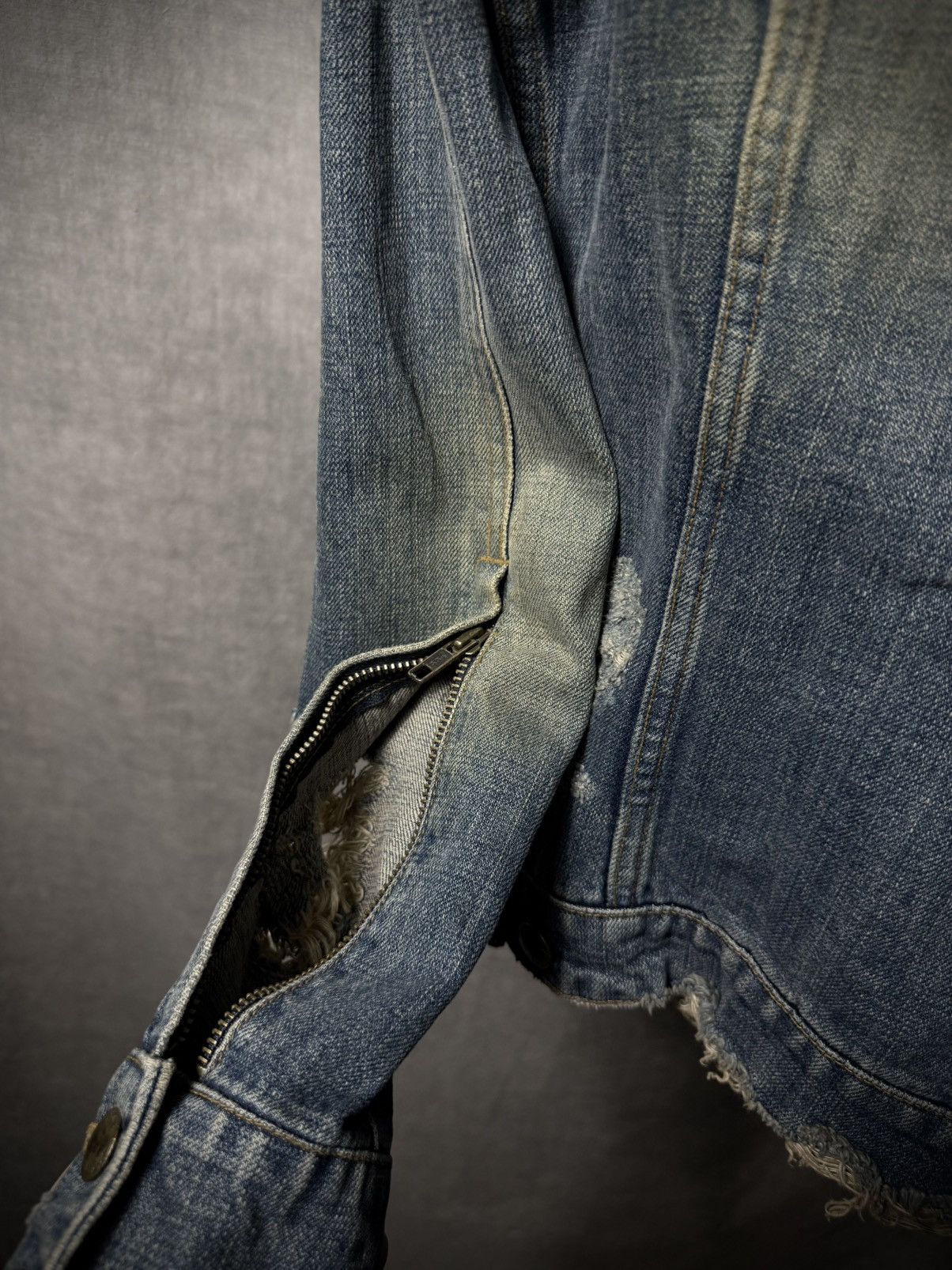 Le Grande Bleu (L.G.B.) LGB Distressed Fringe Denim Jacket Size US XS / EU 42 / 0 - 8 Thumbnail