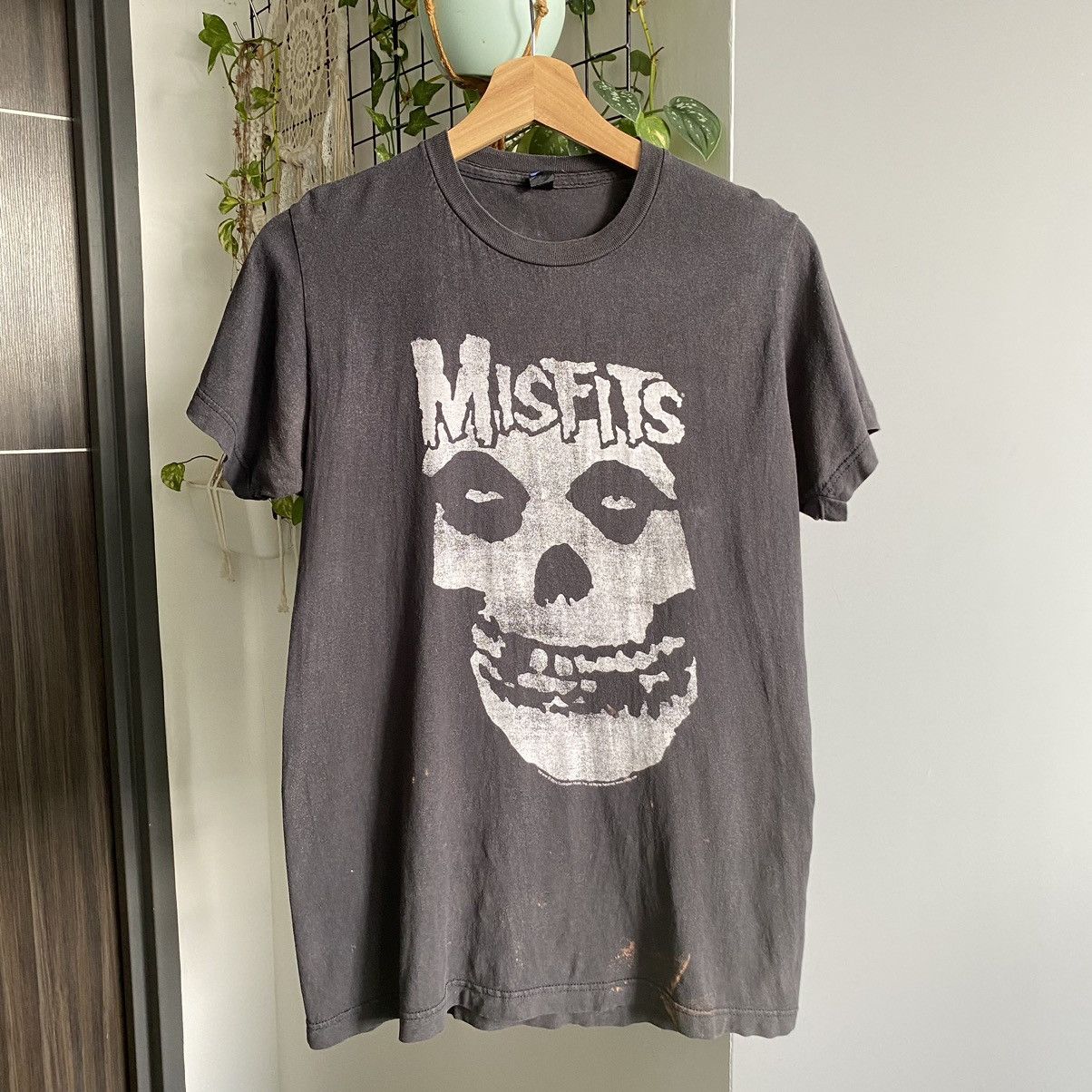 Misfits Thrashed Faded Vintage Y2K Misfits Punk Band ERD GRUNGE TEE Size US S / EU 44-46 / 1 - 1 Thumbnail