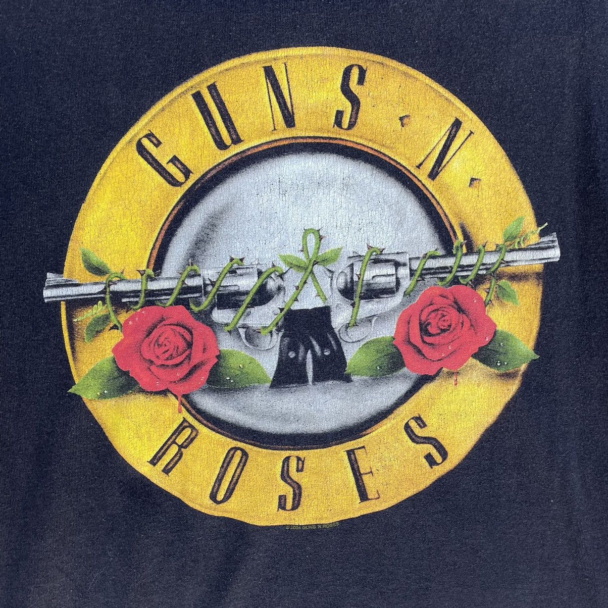 Guns N' Roses Vintage Guns N Roses T-shirts Band Tee Rock 2004 Y2K USA Size US M / EU 48-50 / 2 - 6 Thumbnail