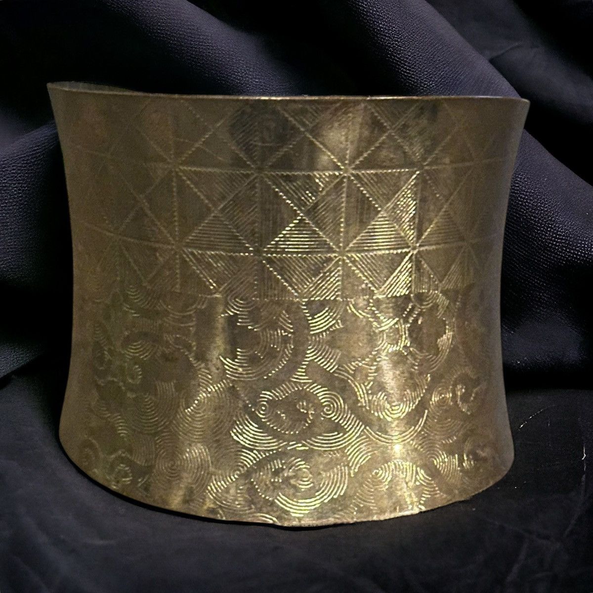 Vintage Vintage wide brass cuff bracelet Size ONE SIZE - 1 Thumbnail