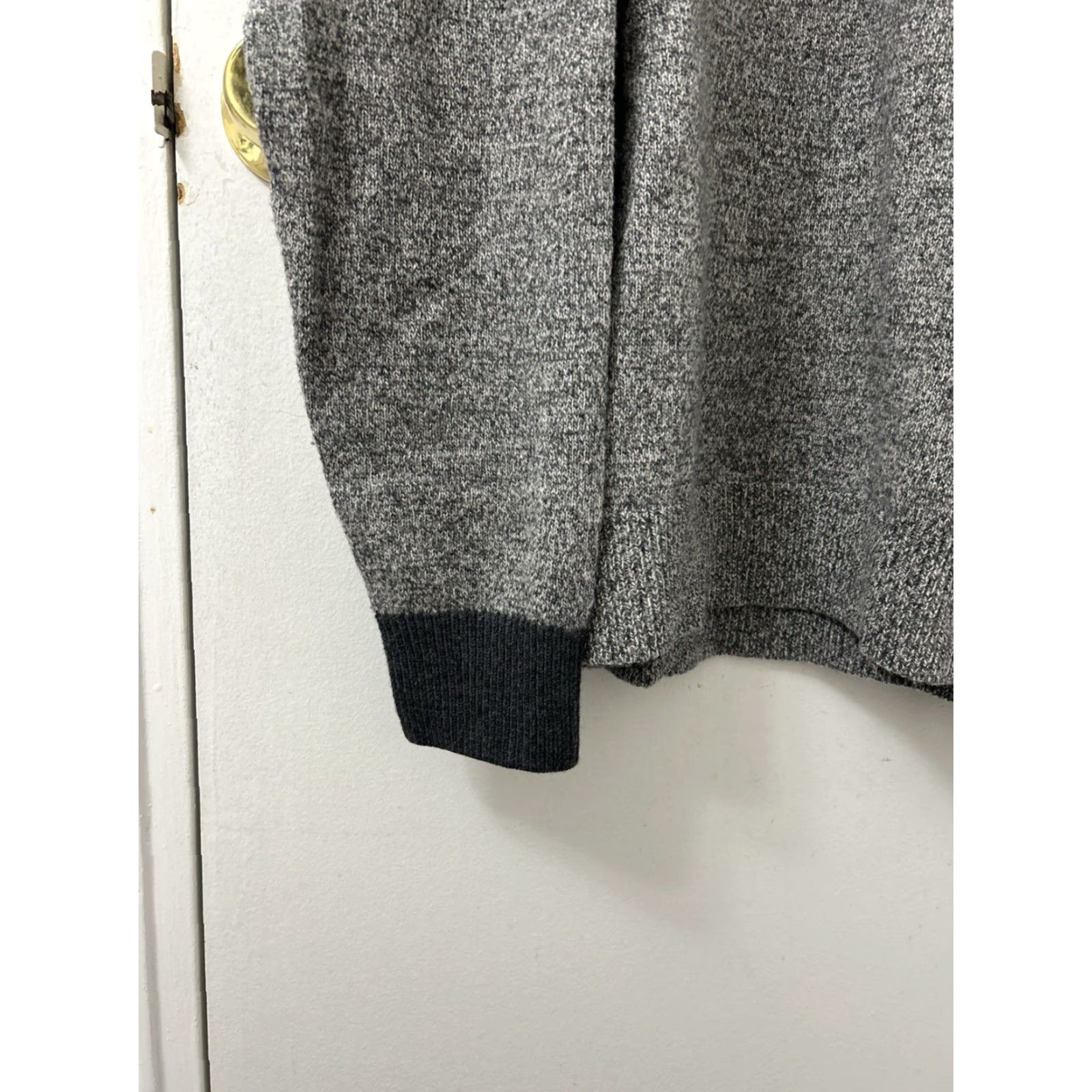 Banana Republic VINTAGE Banana Republic Sweater Mens XL Gray Lambswool V Neck Knit Pullover L/S Size US XL / EU 56 / 4 - 6 Thumbnail