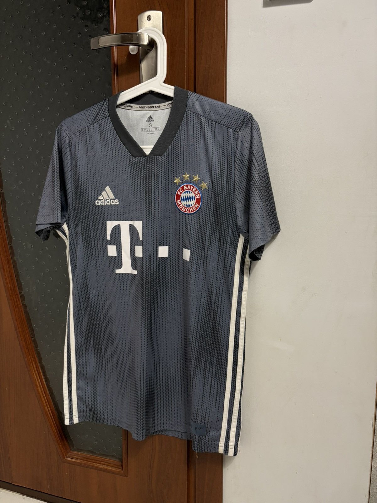 Adidas Adidas Fc Bayern Munich 18/19 Mens Football Jersey Size US S / EU 44-46 / 1 - 2 Thumbnail