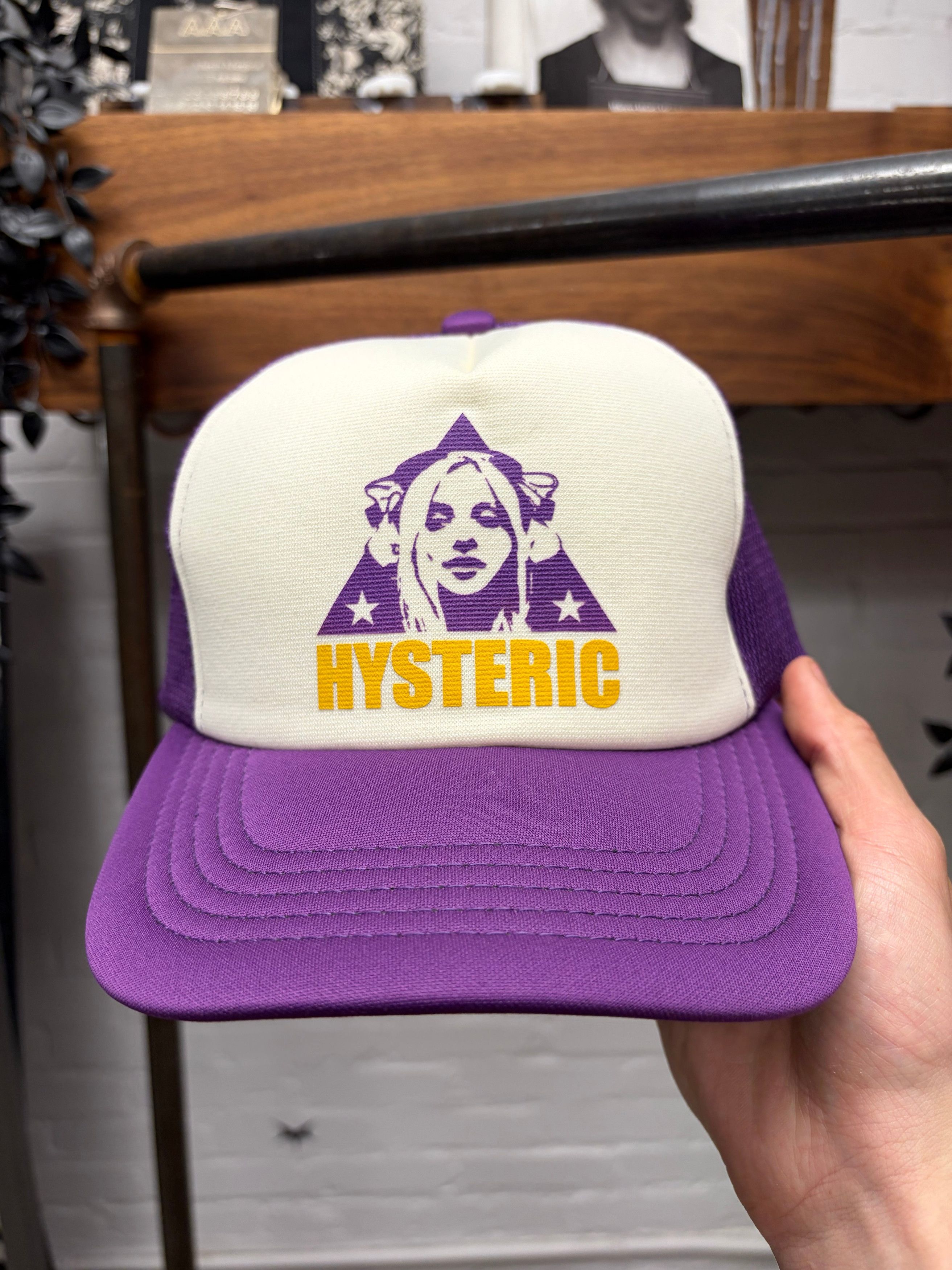 Hysteric Glamour Hysteric Glamour ‘Vixxen Triangle’ Mesh Trucker Hat Size ONE SIZE - 1 Thumbnail