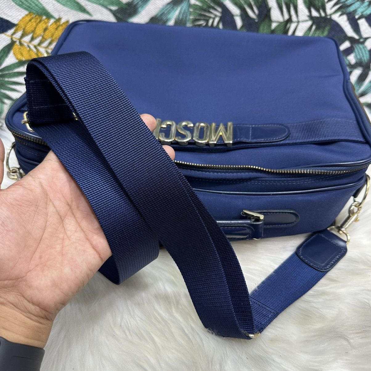 Moschino Authentic Vtg. MOSCHINO Messenger Bag Size ONE SIZE - 23 Thumbnail