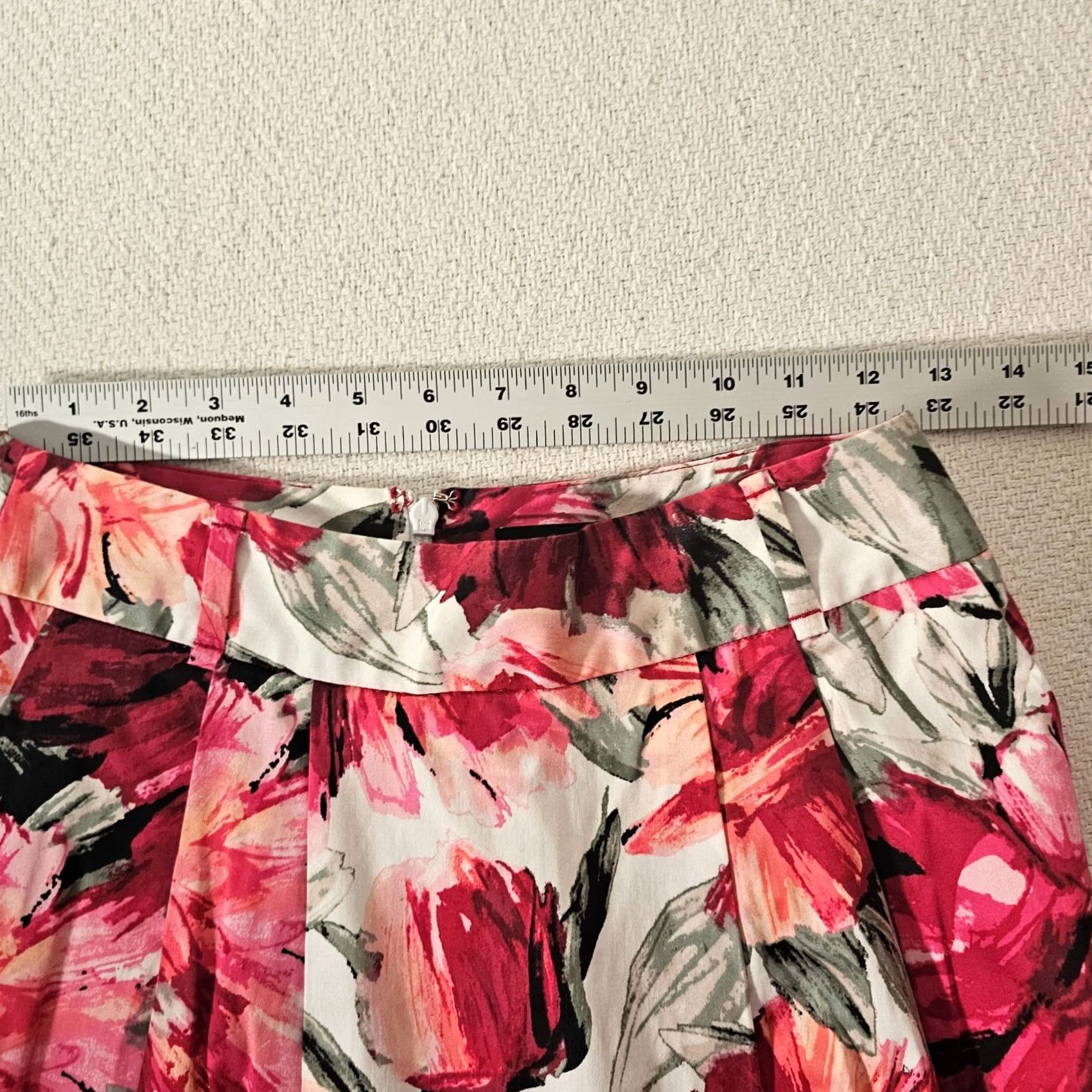 White House Black Market VINTAGE White House Black Market Skirt, Short, Flare, Pockets, Red Floral, 0, Womens Size 25" / US 0 / IT 36 - 3 Thumbnail