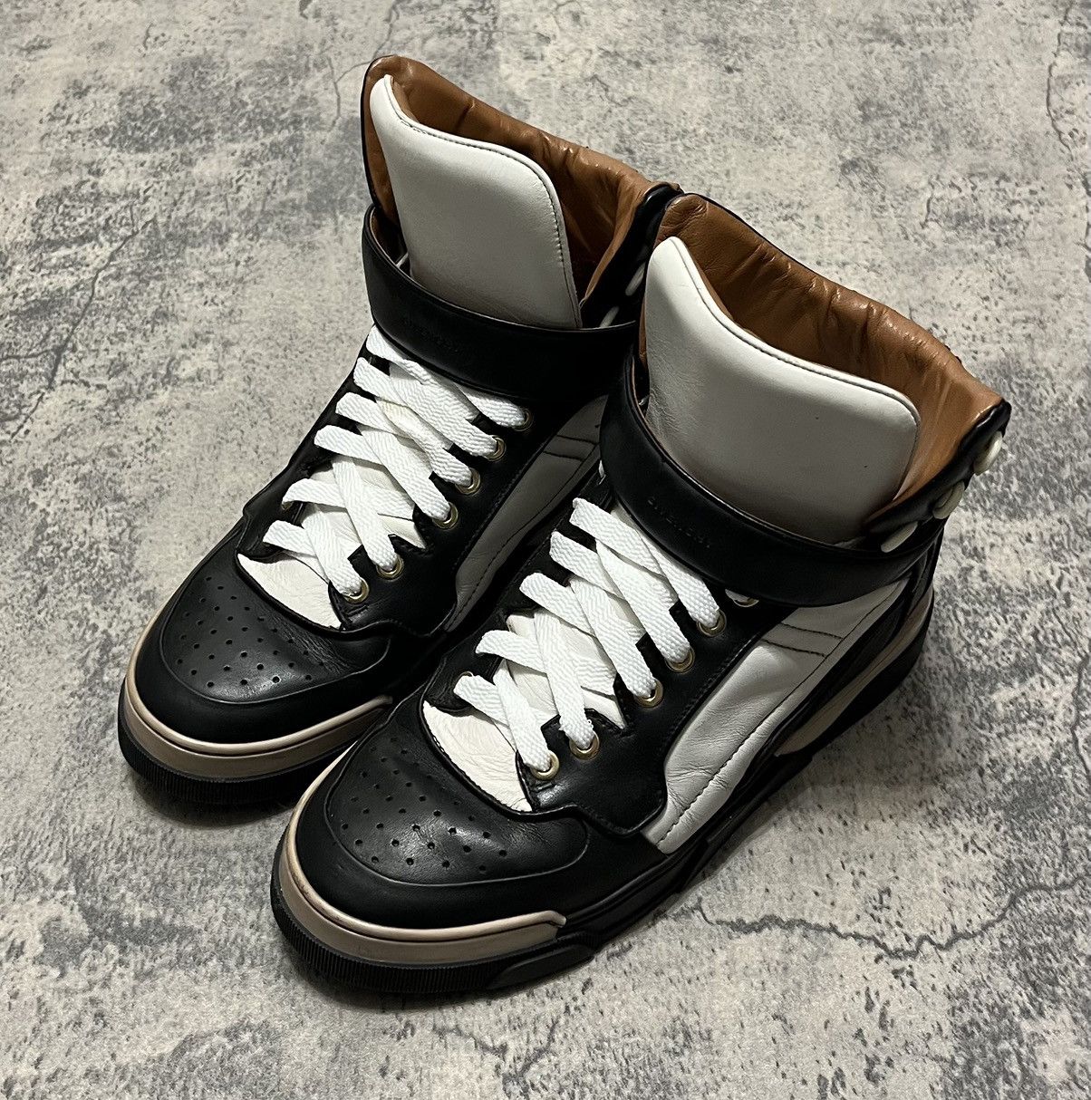 Givenchy Givenchy Tyson High Top Sneakers Size US 7 / IT 37 - 2 Thumbnail