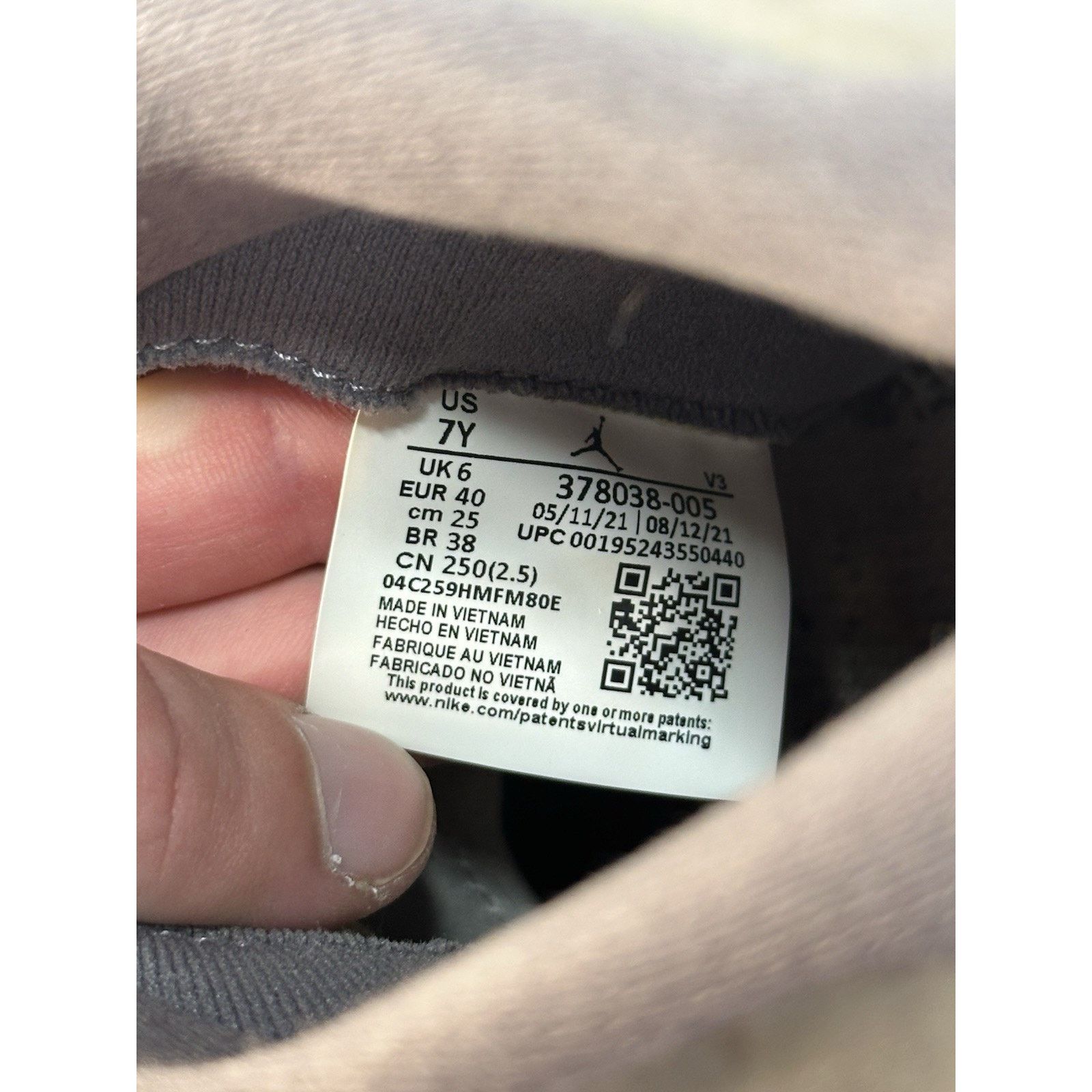 Jordan Brand Jordan 11 Retro Cool Grey GS - Size 7y - Missing Insoles Size US 7 / EU 40 - 7 Thumbnail