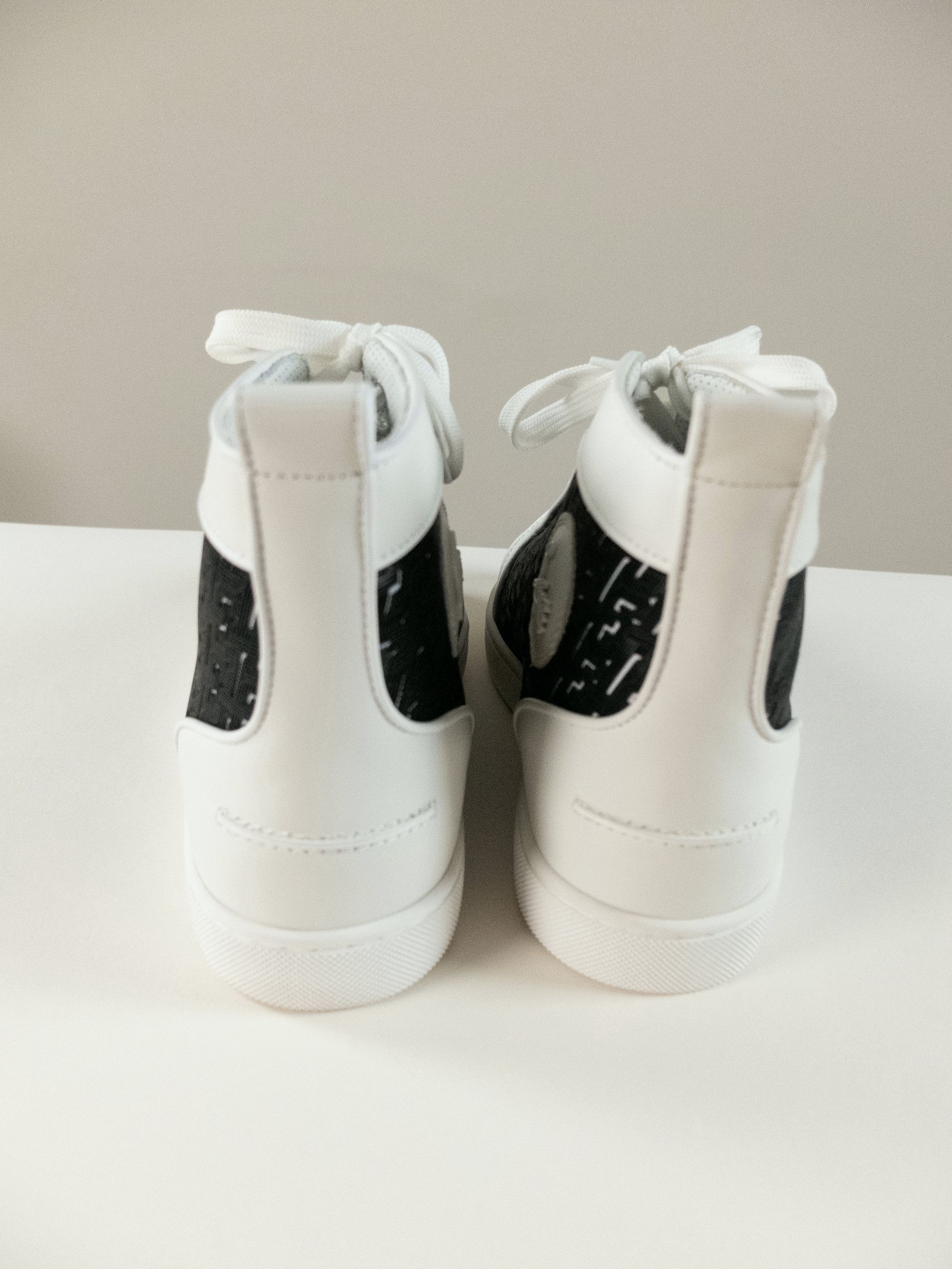 Christian Louboutin CHRISTIAN LOUBOUTIN Louis Orlato white leather sneakers 8 Size US 8 / EU 41 - 6 Thumbnail