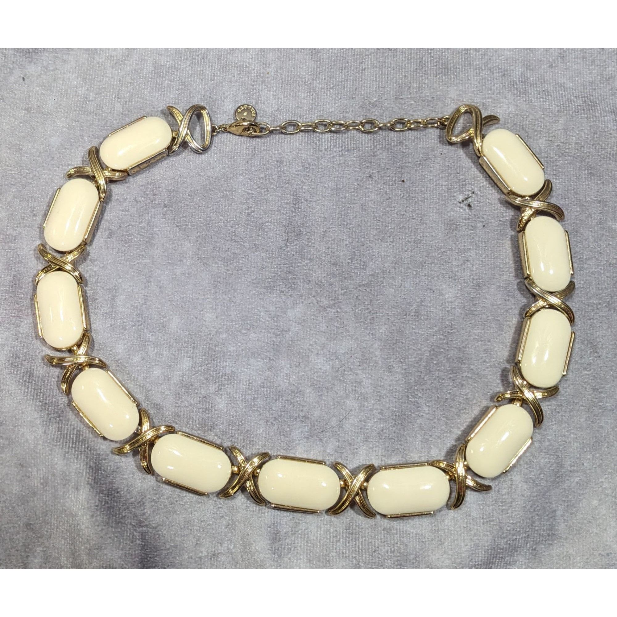 Talbots Talbots Preppy Elegant Cream And Gold Tone Statement Necklac Size ONE SIZE - 8 Thumbnail