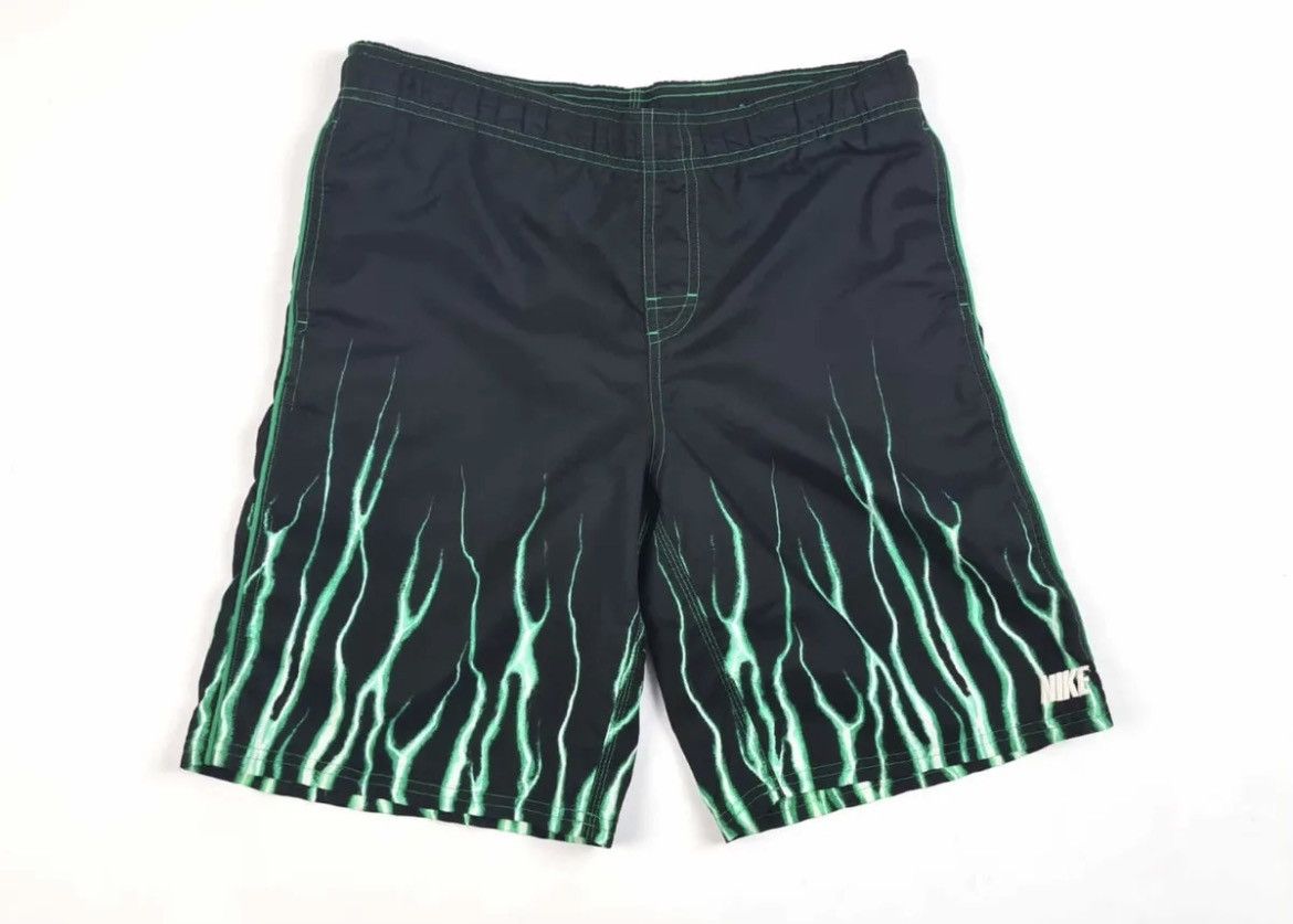 Nike Nike flames travis scott vintage 2000s fire design L youth Size US 30 / EU 46 - 2 Thumbnail