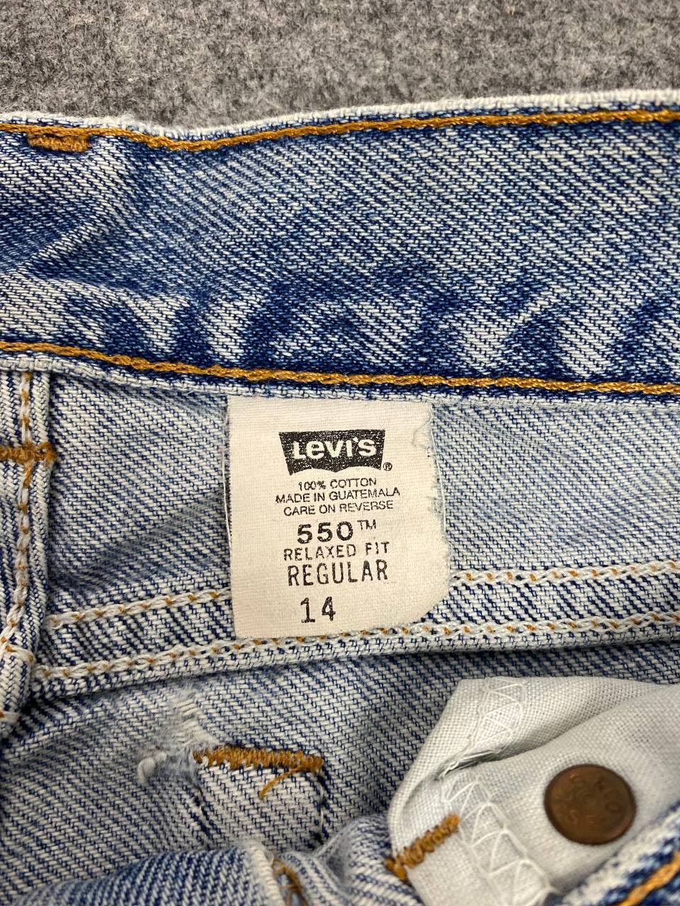 Levi's vintage levis 550 relaxed fit lightwash denim Size US 27 - 14 Thumbnail