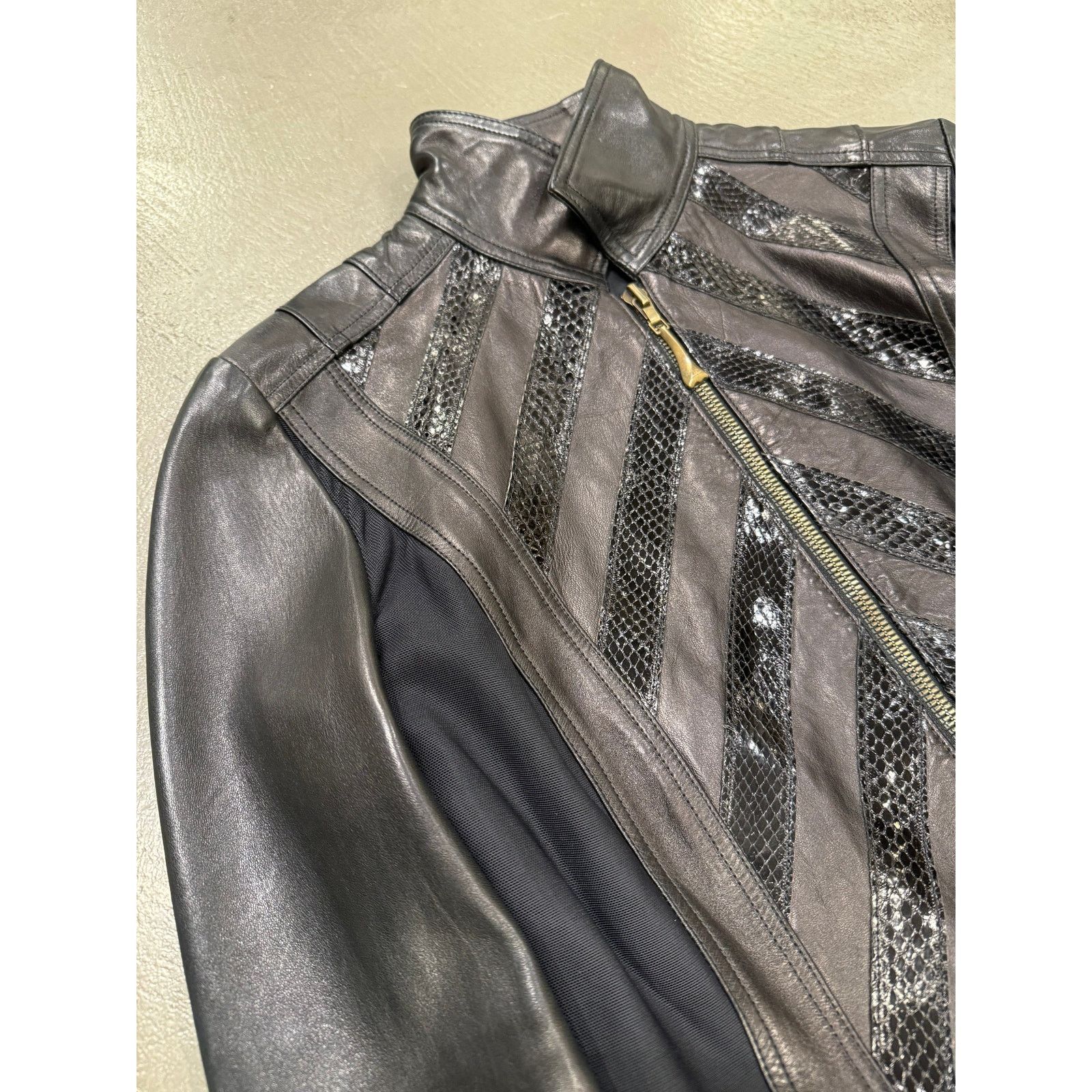 Roberto Cavalli A/W 2000 Roberto Cavalli biker jacket with flared sleeves Size M / US 6-8 / IT 42-44 - 6 Thumbnail