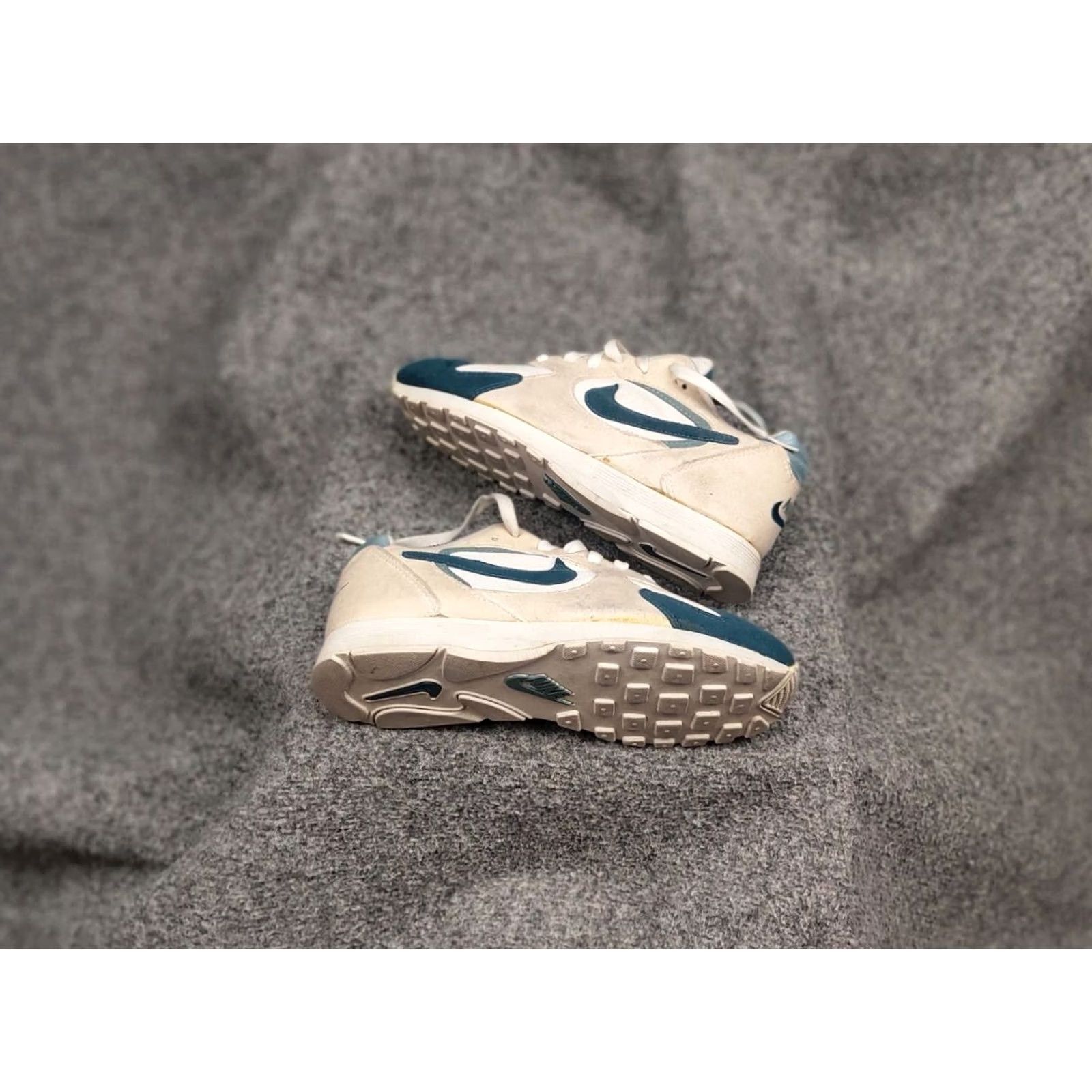 Nike VINTAGE Nike Outburst Sneaker Womens 8 White Blue 90s Casual Canvas Low Top Vintage 96's Nike Outburst Sneakers Size US 8 / IT 38 - 4 Thumbnail