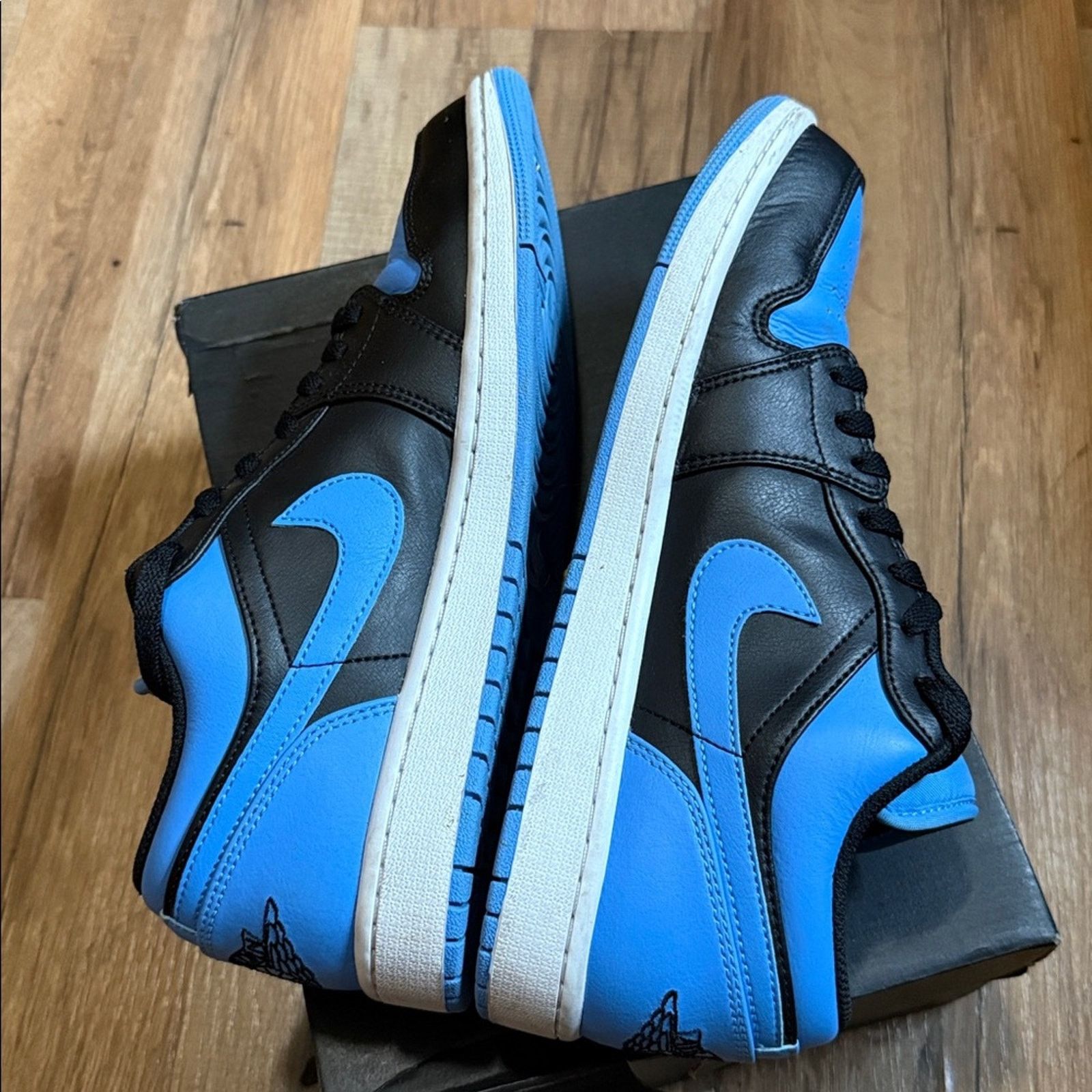 Jordan Brand Jordan 1 Low University Blue Size US 10.5 / EU 43-44 - 9 Thumbnail