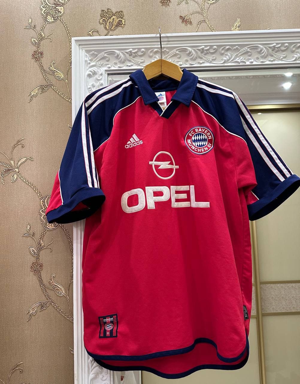 Adidas BAYERN MUNICH 1999 2000 2001 SIGNED FOOTBALL ADIDAS JERSEY Size US M / EU 48-50 / 2 - 1 Thumbnail