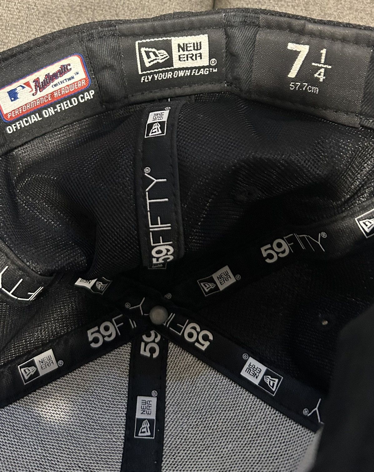 New Era White Sox baseball cap, black and gray size 7 1/4 Size ONE SIZE - 3 Thumbnail