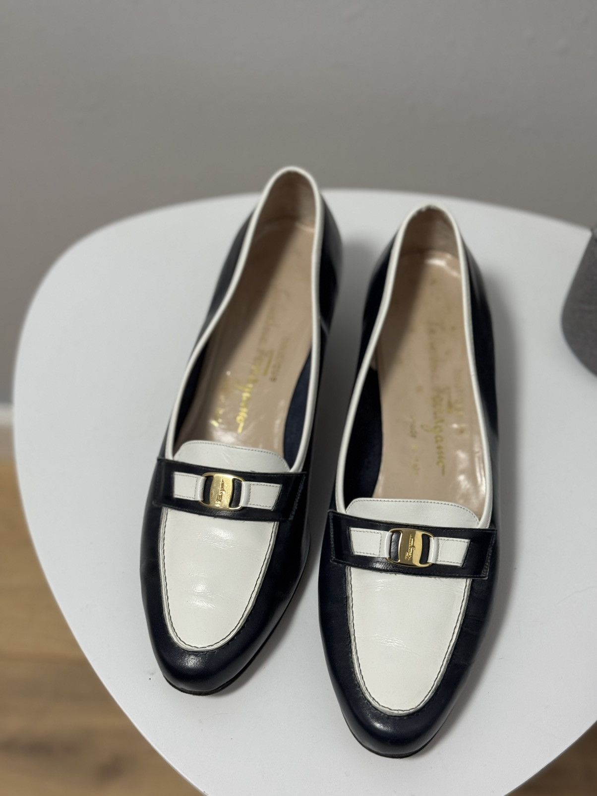 Salvatore Ferragamo SALVATORE FERRAGAMO Varina Leather Flat Black/White Size 9 Size US 9 / IT 39 - 2 Thumbnail