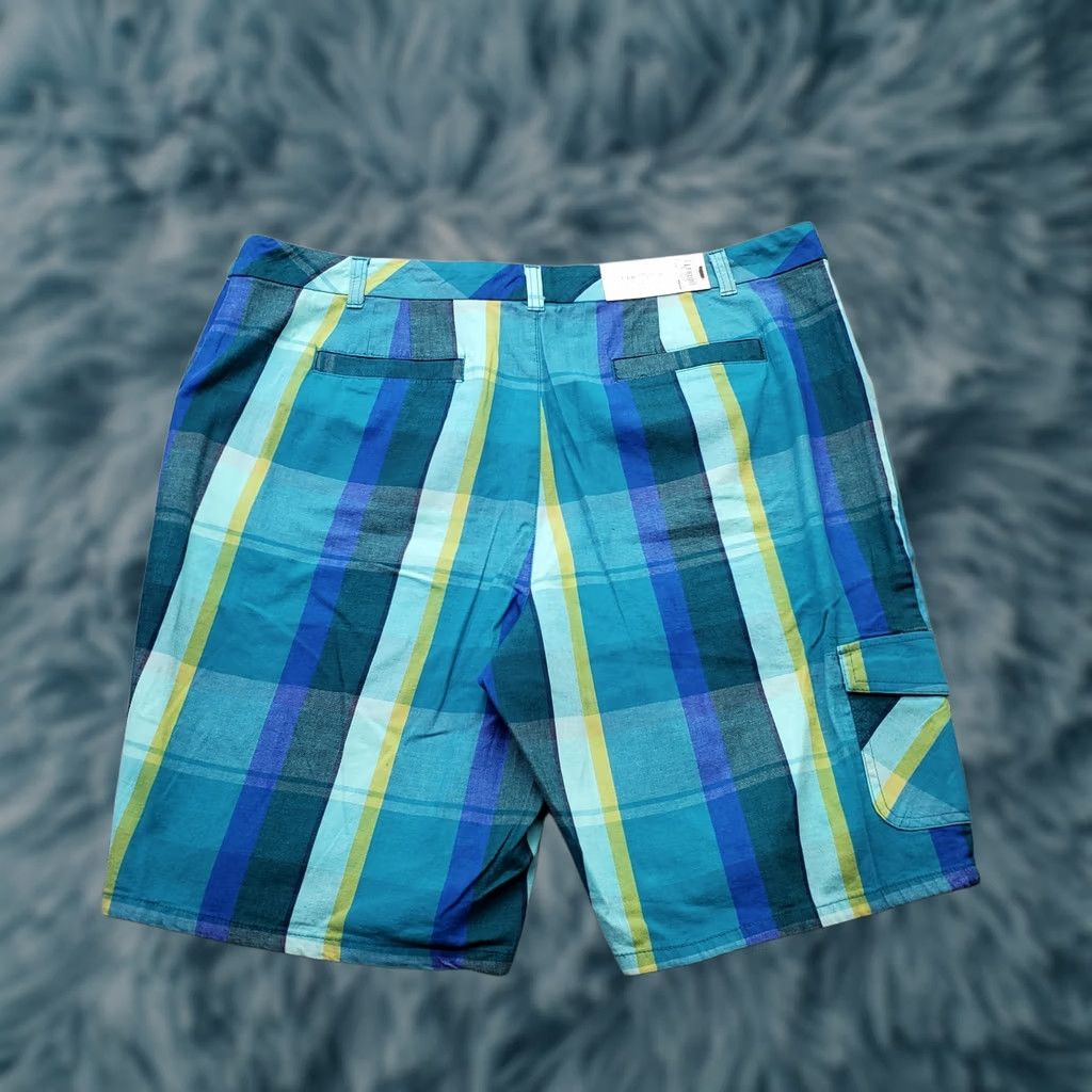 Croft & Barrow Croft & Barrow Chino Shorts Women 18 Multicolor Plaid Comfort Stretch Hook & Eye Size 40" / US 18 - 1 Thumbnail