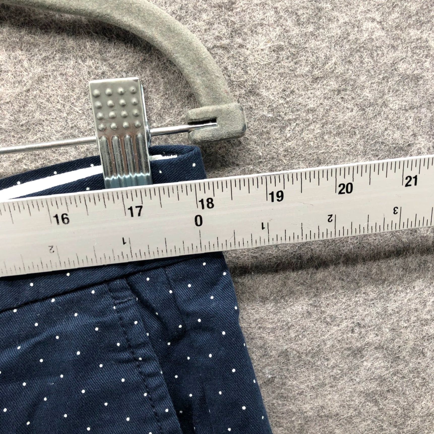Old Navy Old Navy Ultimate Slim Chino Shorts Mens 36 Navy Blue Polka Dot 9.5'' Inseam Size US 36 / EU 52 - 5 Thumbnail