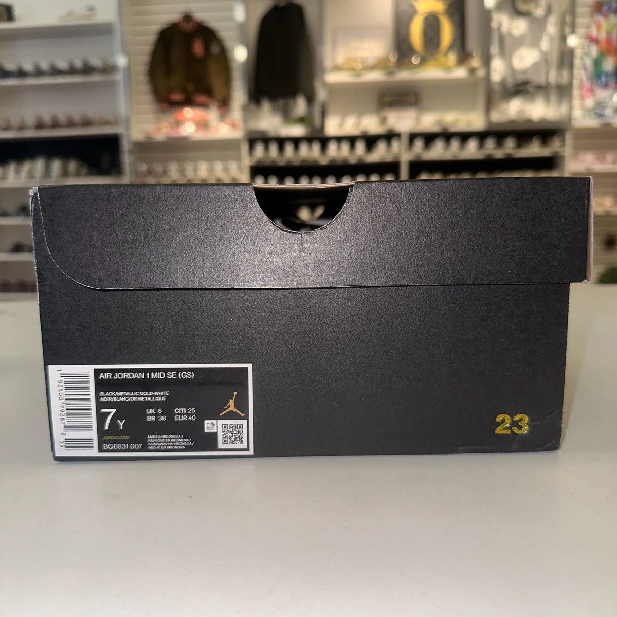 Nike Size 7Y (8.5W) - Nike Air Jordan 1 Mid Grade School Black Size US 8.5 / IT 38.5 - 7 Thumbnail